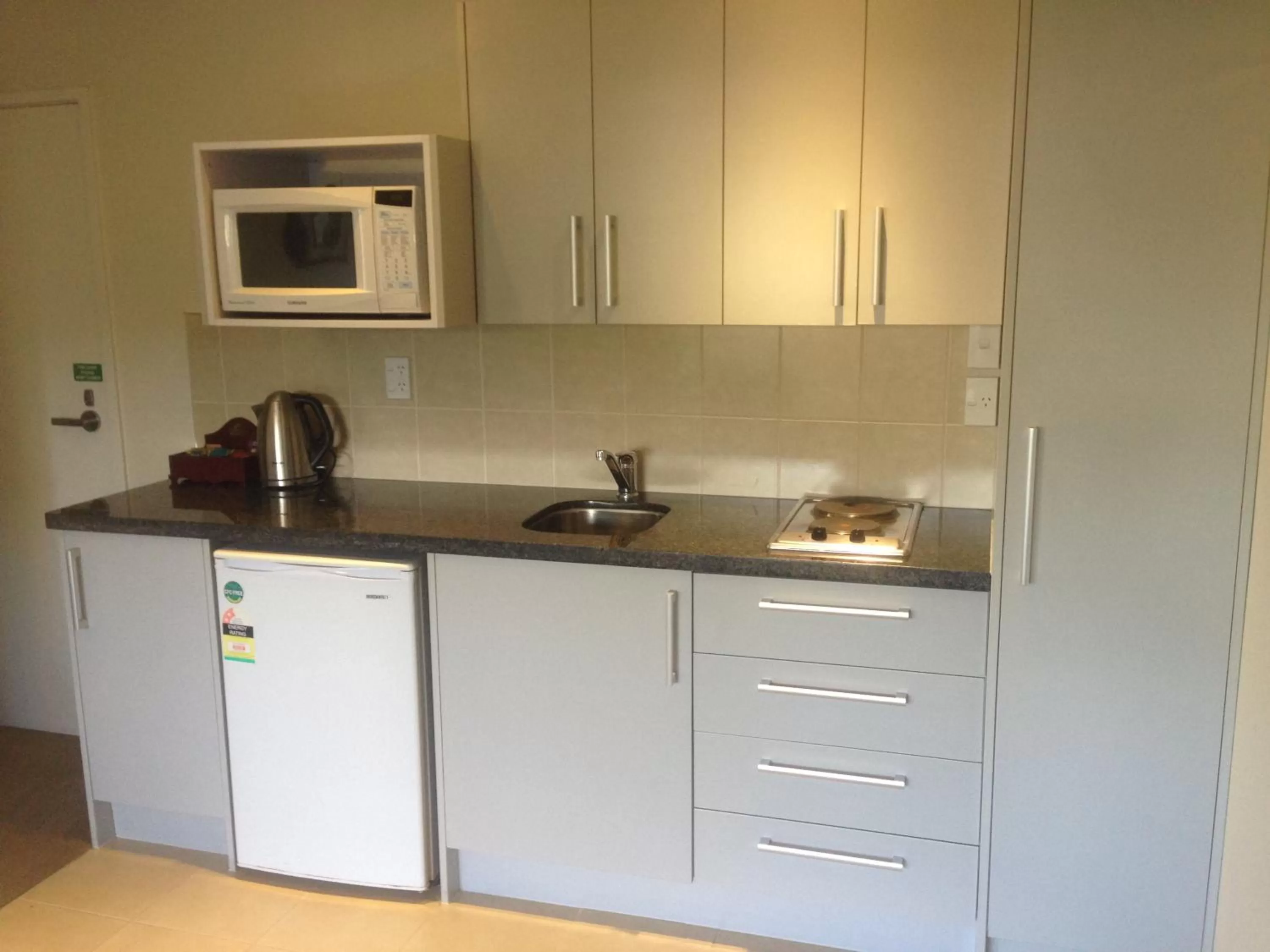 Kitchen or kitchenette in Alpha Motel with Spa-Bath