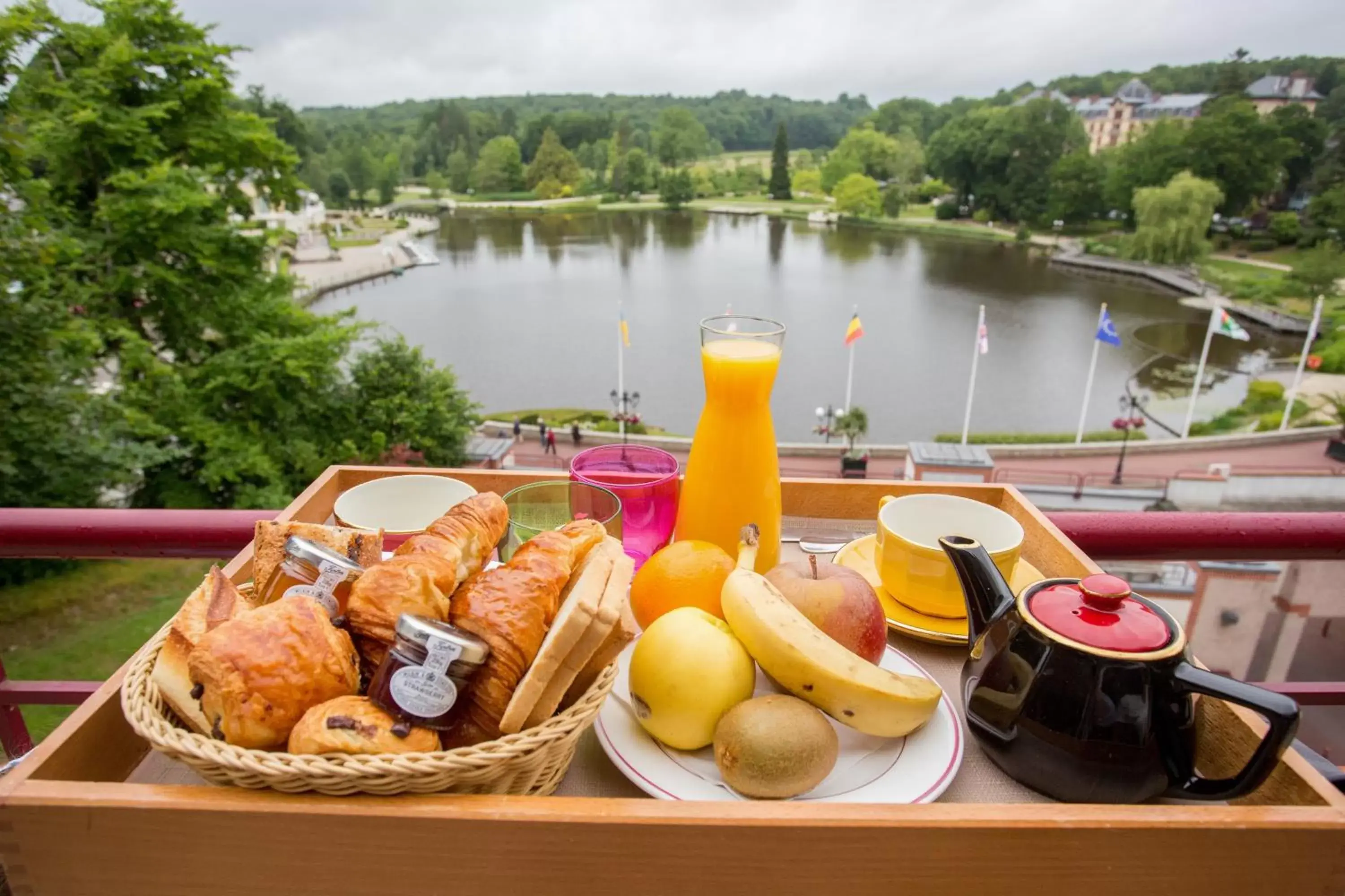 Comfort Double/Twin Room Lake View - single occupancy in Hôtel Spa Du Béryl Comfort Double/Twin Room Lake View - single occupancy in Hôtel Spa Du Béryl