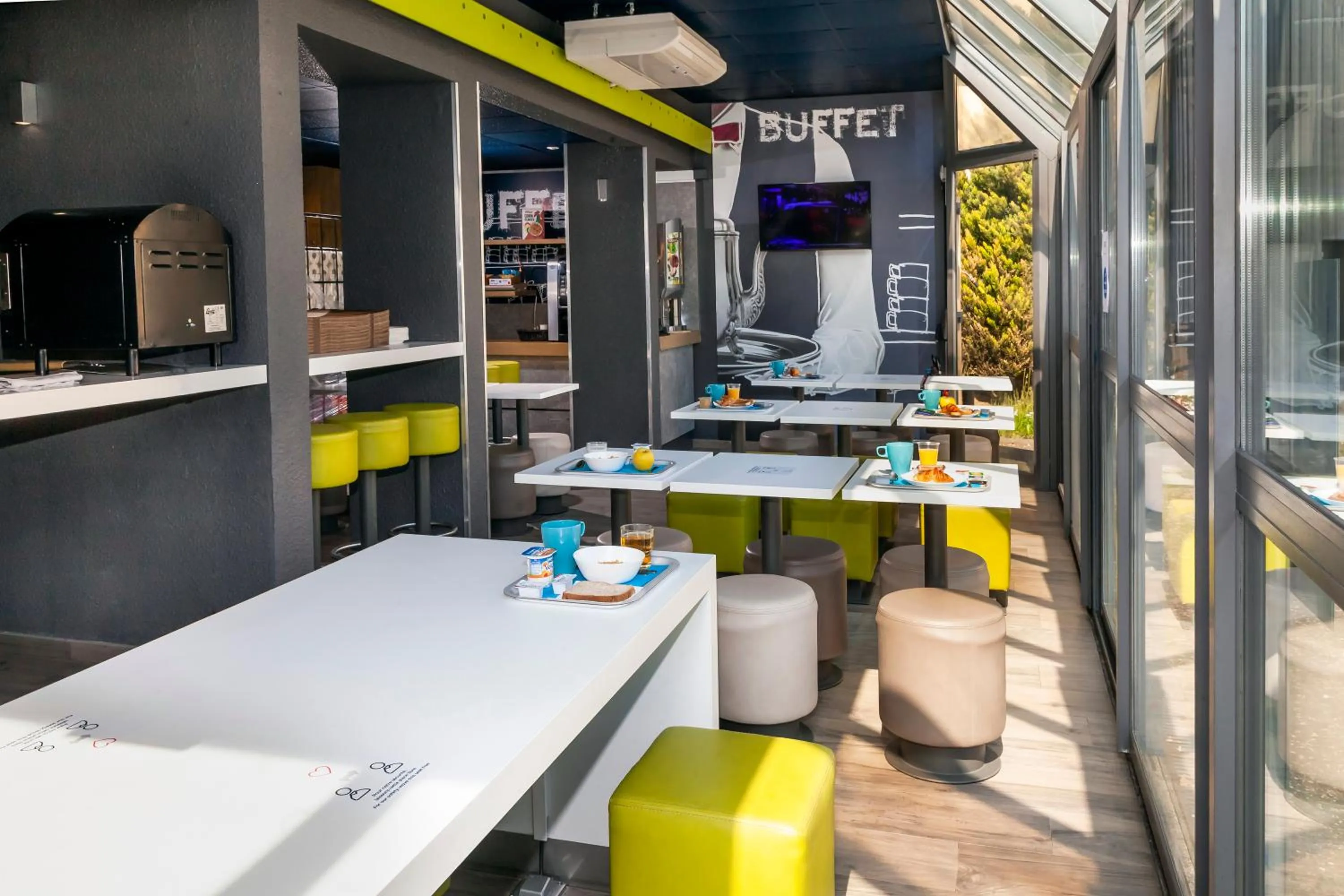 Restaurant/places to eat in ibis budget Antony Massy rénové 2024