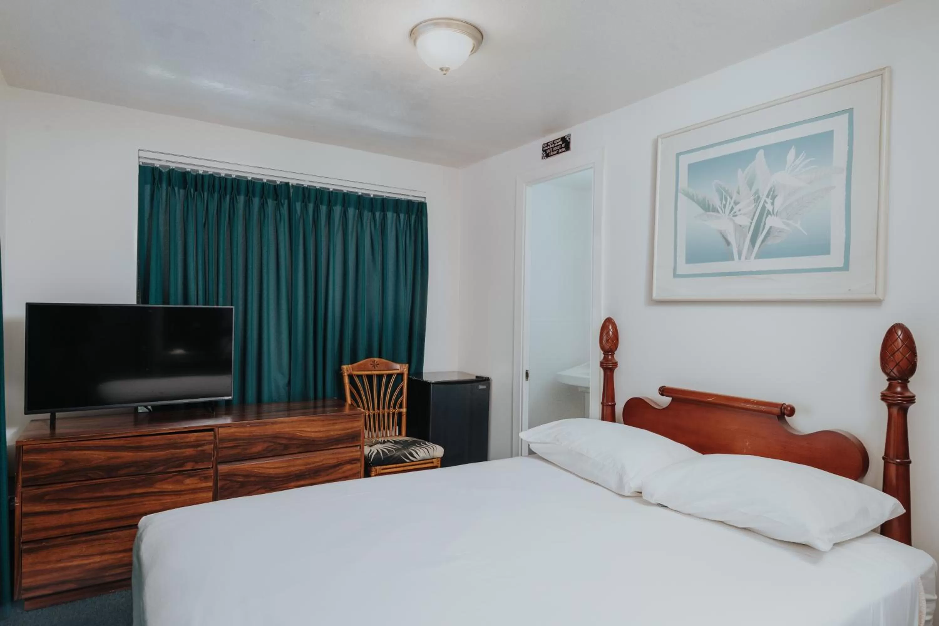 Bed in Royal Grove Waikiki