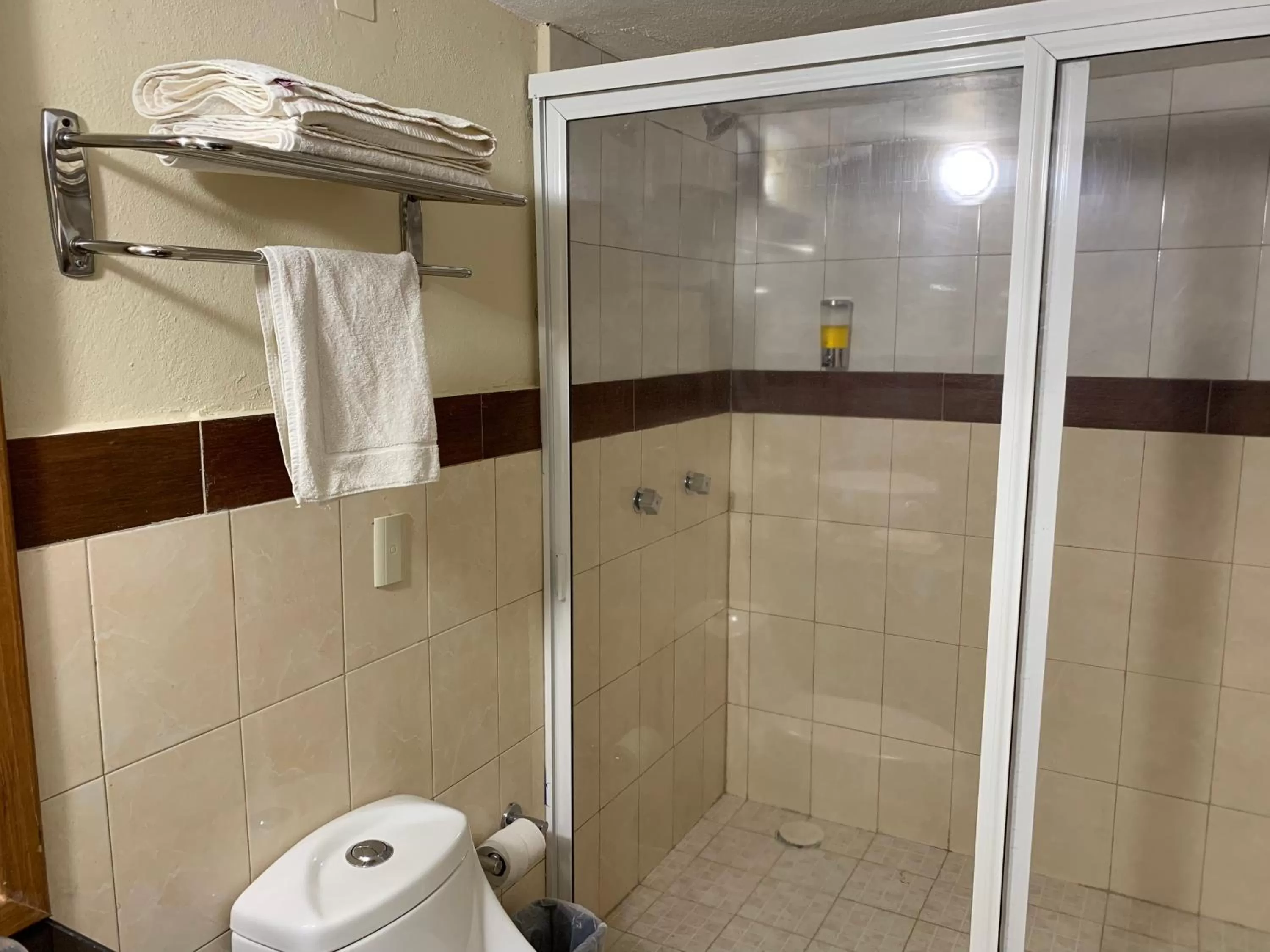 CORTIJO LA CASONA & Bungalow al Pie de la Montaña