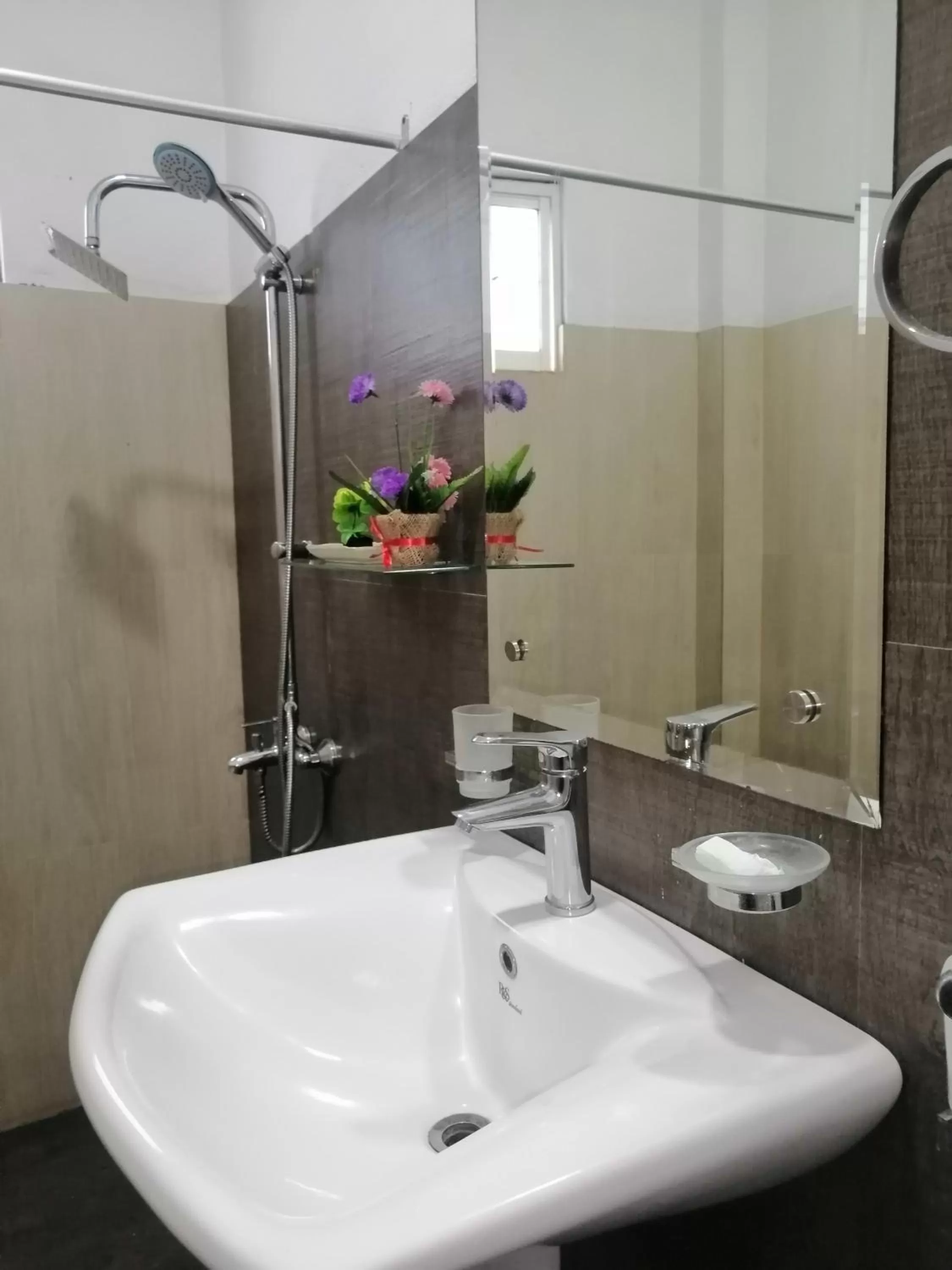 Le Petit Hotel & Restaurant