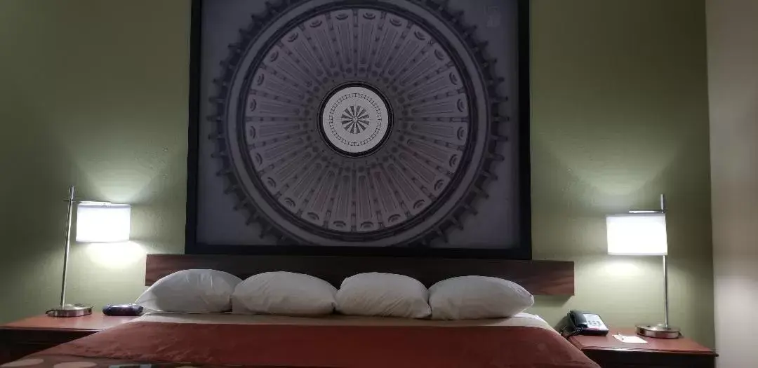 Deluxe King Studio Suite - Non-Smoking in Super 8 by Wyndham Bellefontaine Deluxe King Studio Suite - Non-Smoking in Super 8 by Wyndham Bellefontaine