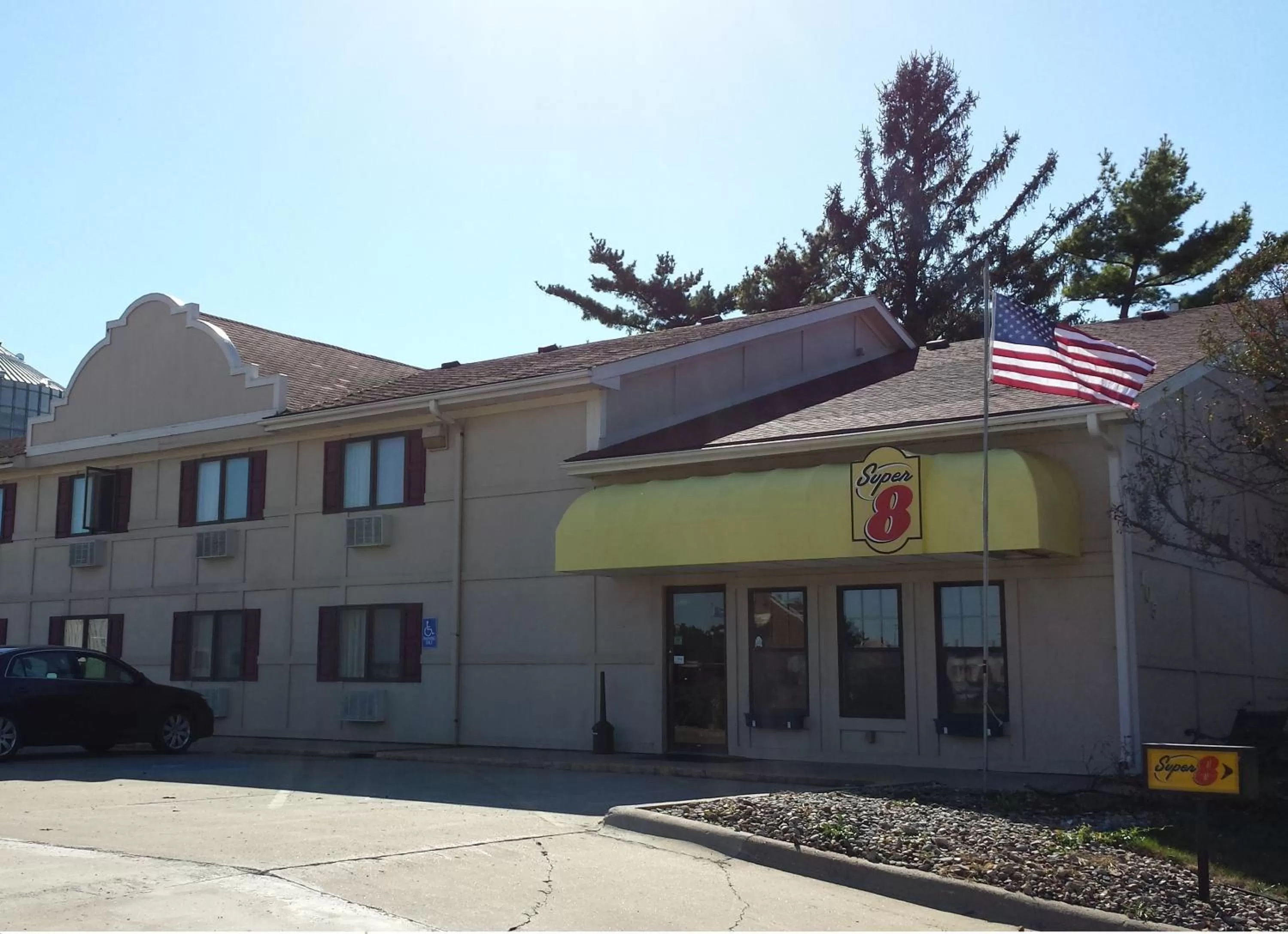 Facade/entrance in Super 8 by Wyndham Pella