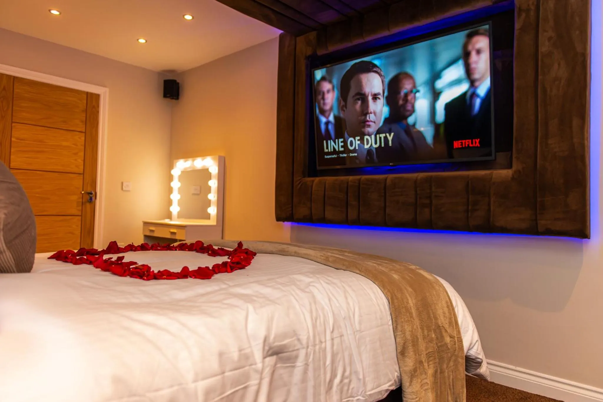 Bedroom, Bed in Optimal Apartments