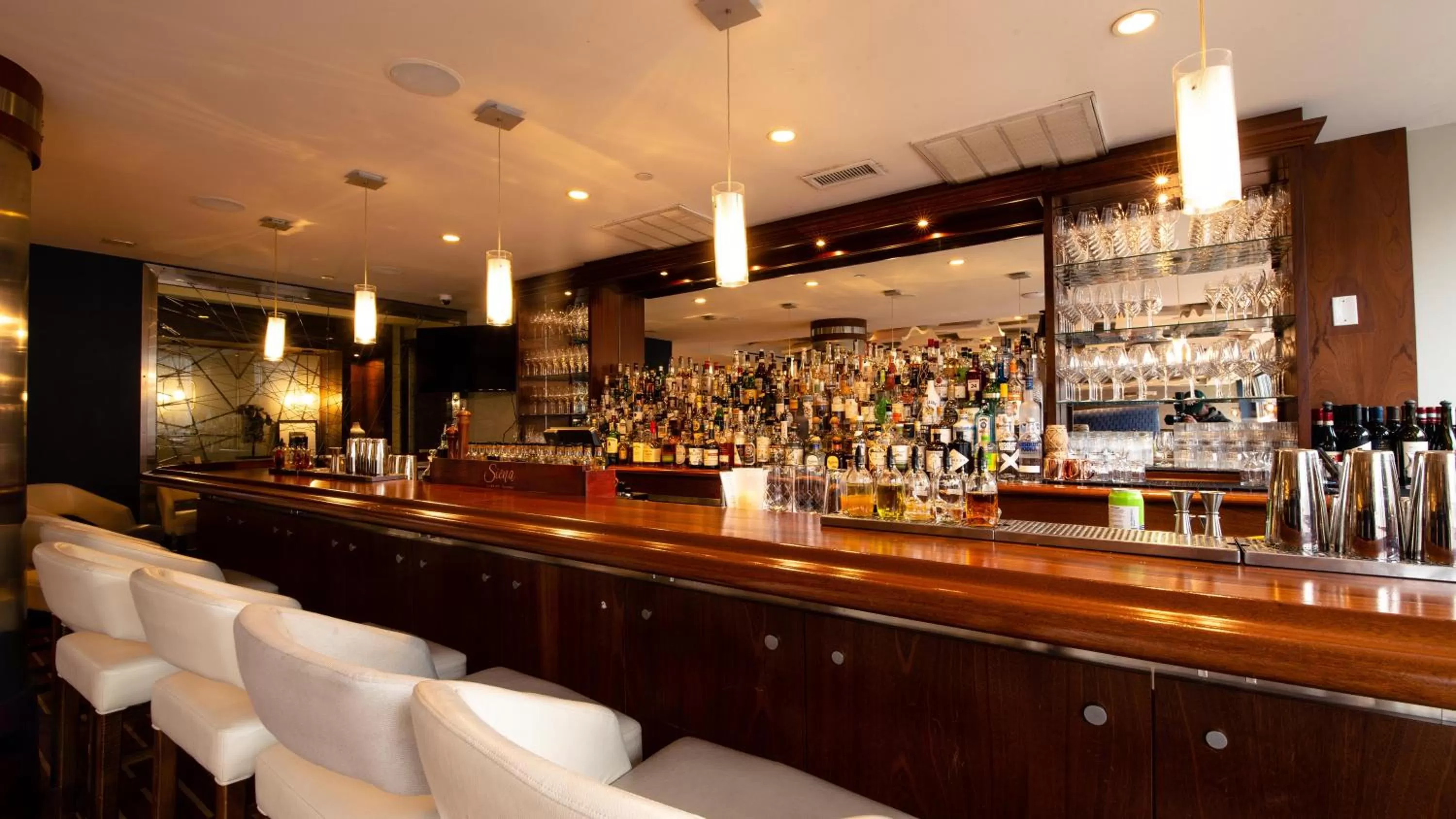 Lounge or bar in The Watershed Norwalk