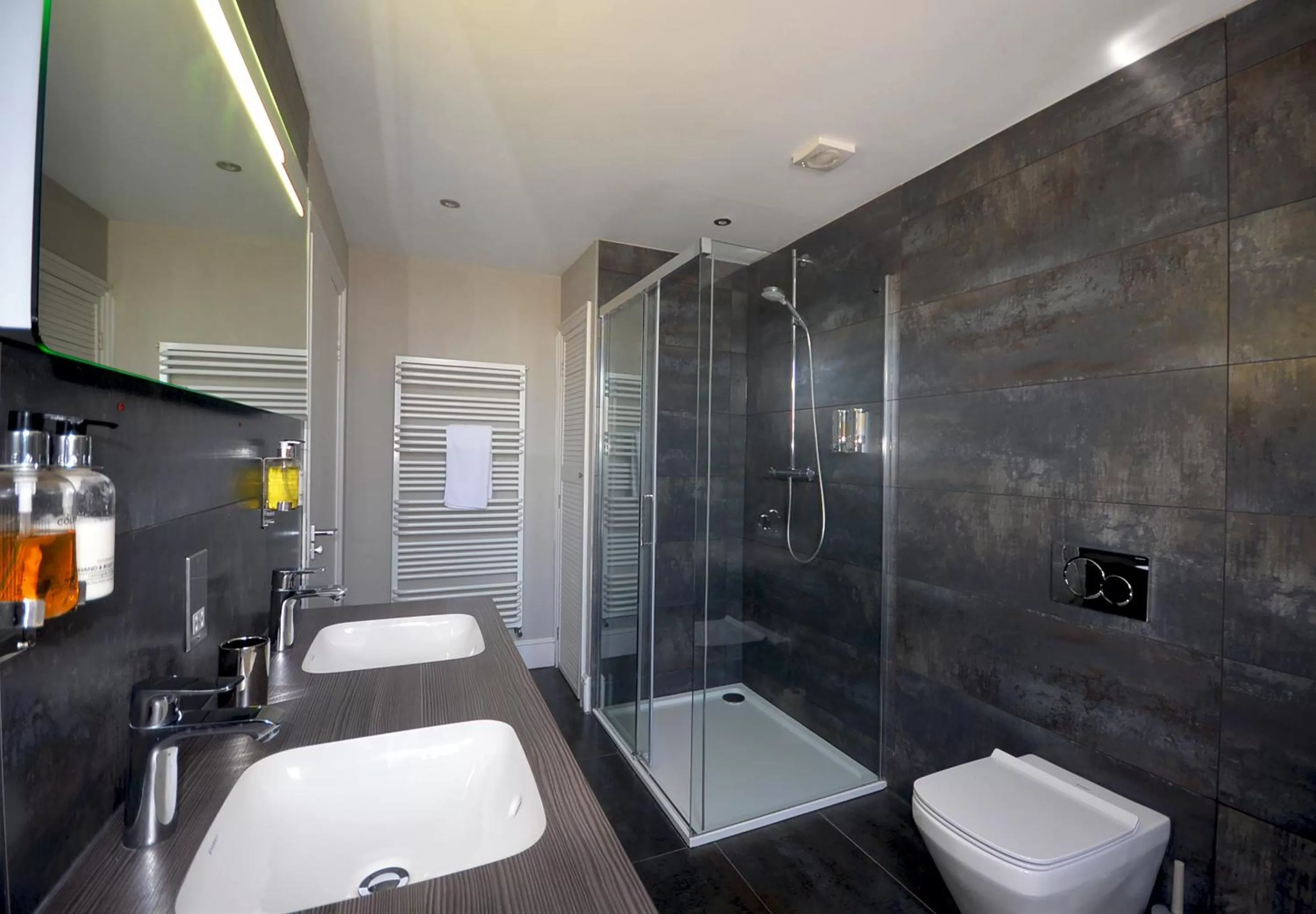 Bathroom in 1 Elliot Terrace