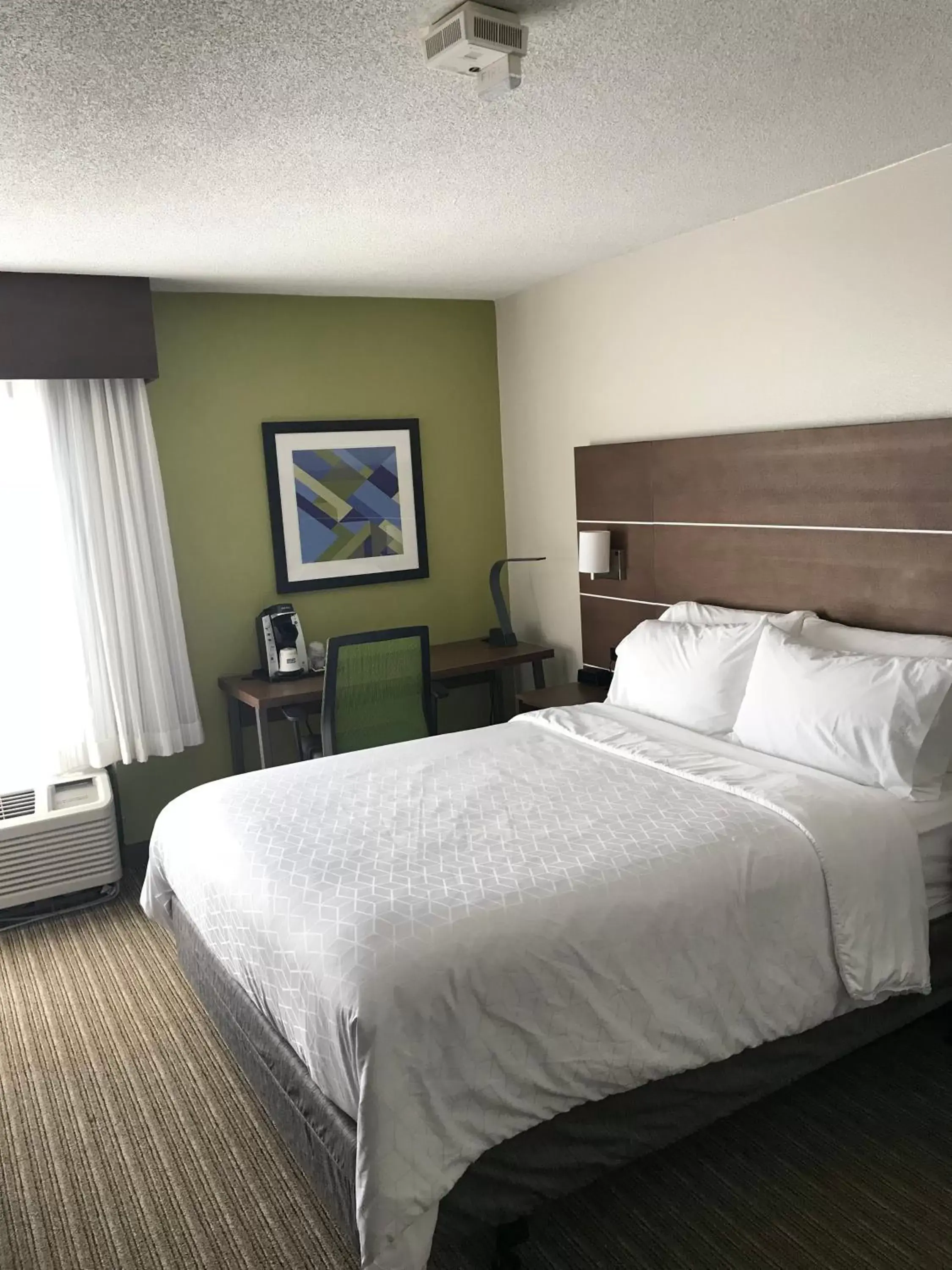 Queen Room - Disability Access in Holiday Inn Express Memphis Medical Center - Midtown by IHG Queen Room - Disability Access in Holiday Inn Express Memphis Medical Center - Midtown by IHG