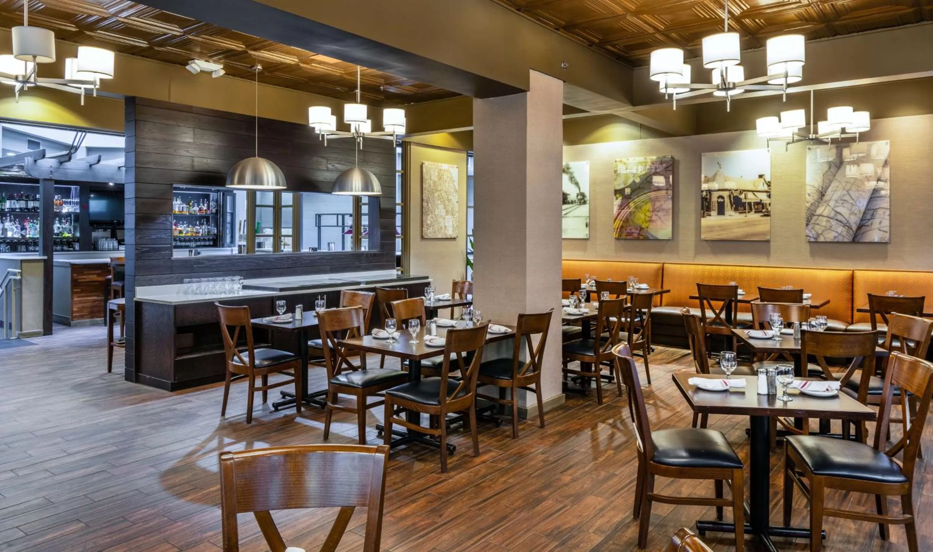 Restaurant/places to eat in Embassy Suites by Hilton Chicago North Shore Deerfield