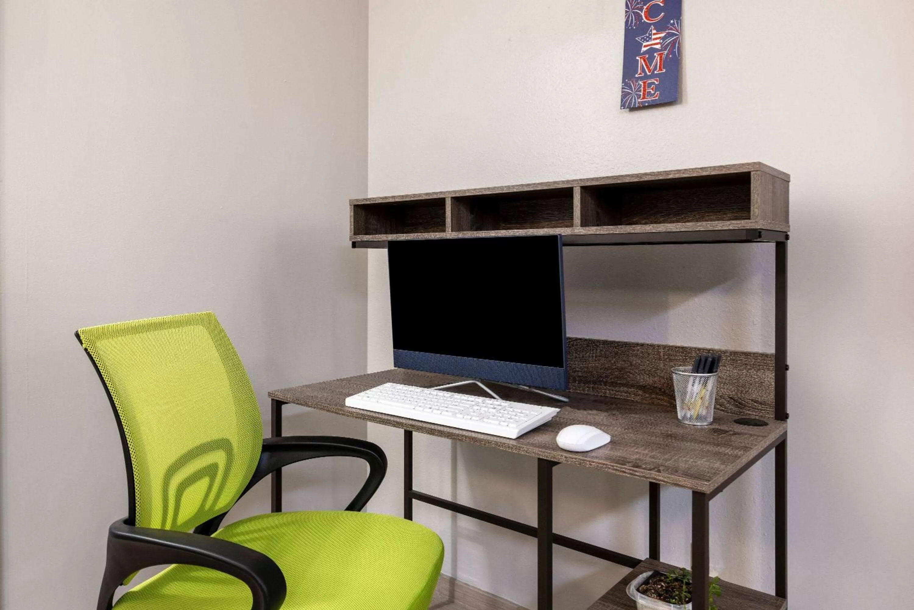 Business facilities in Super 8 by Wyndham Pratt