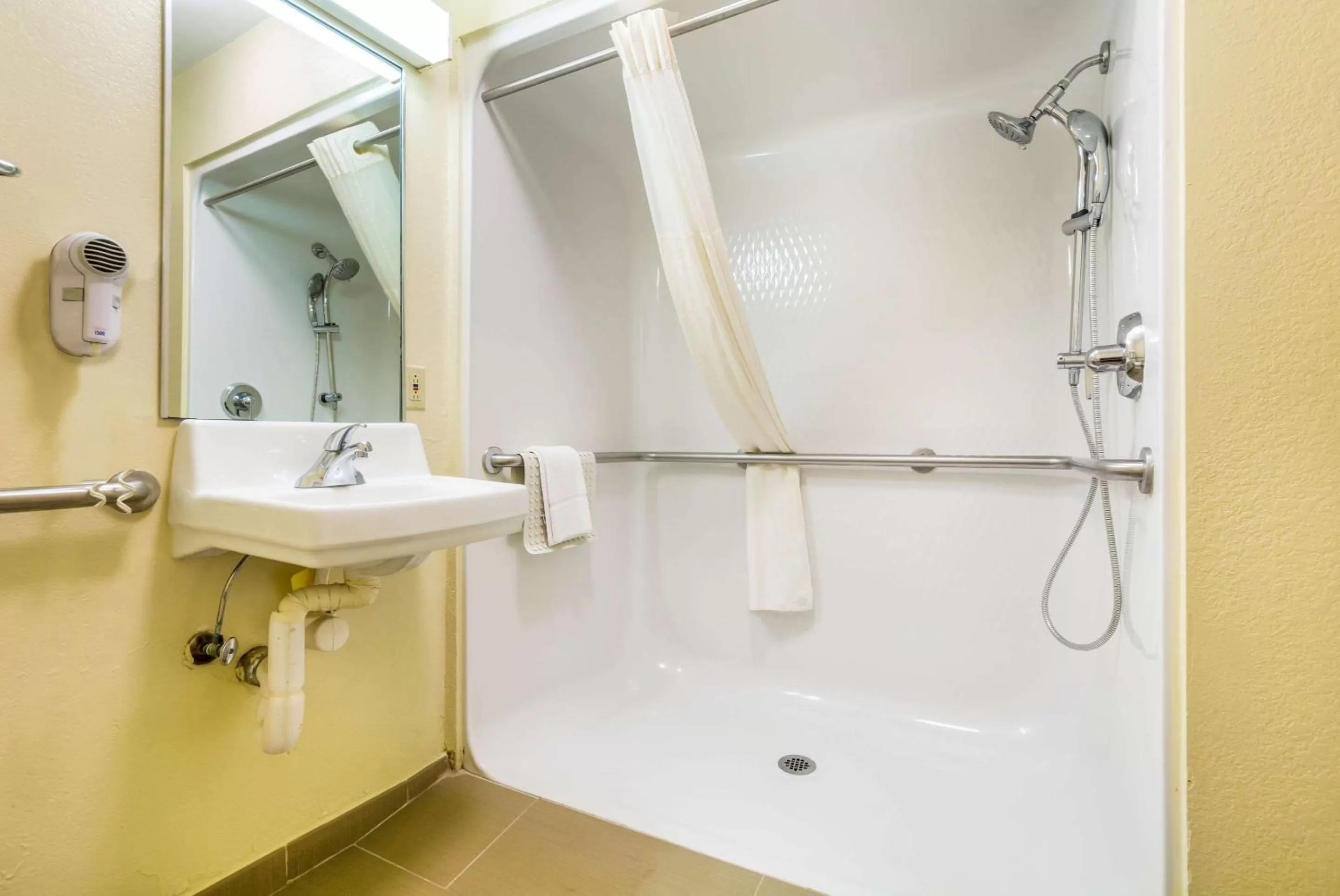 King Room - Accessible/Non-Smoking in Quality Inn & Suites Sellersburg - Louisville Area