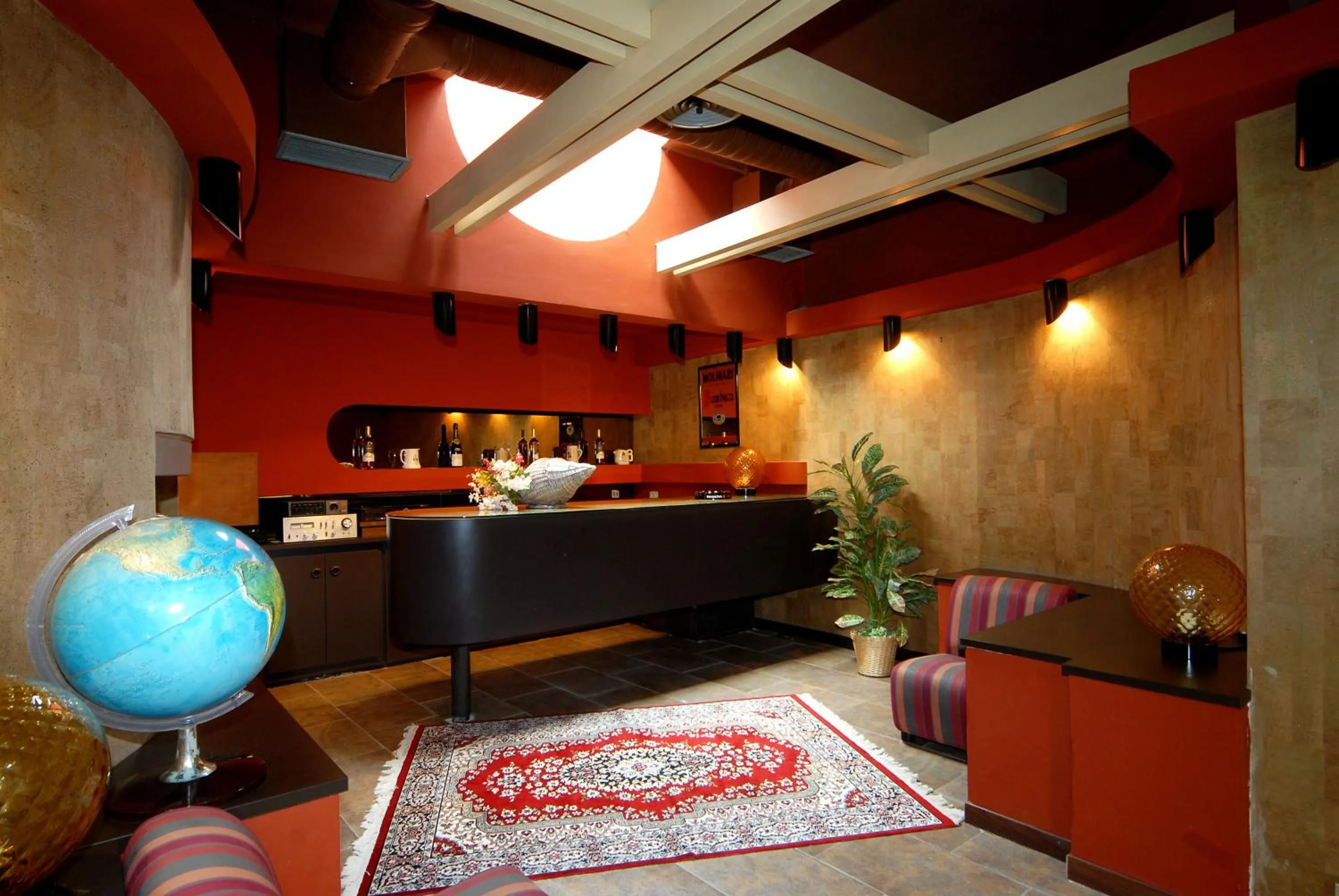 Communal lounge/ TV room in Hotel 5 Terre