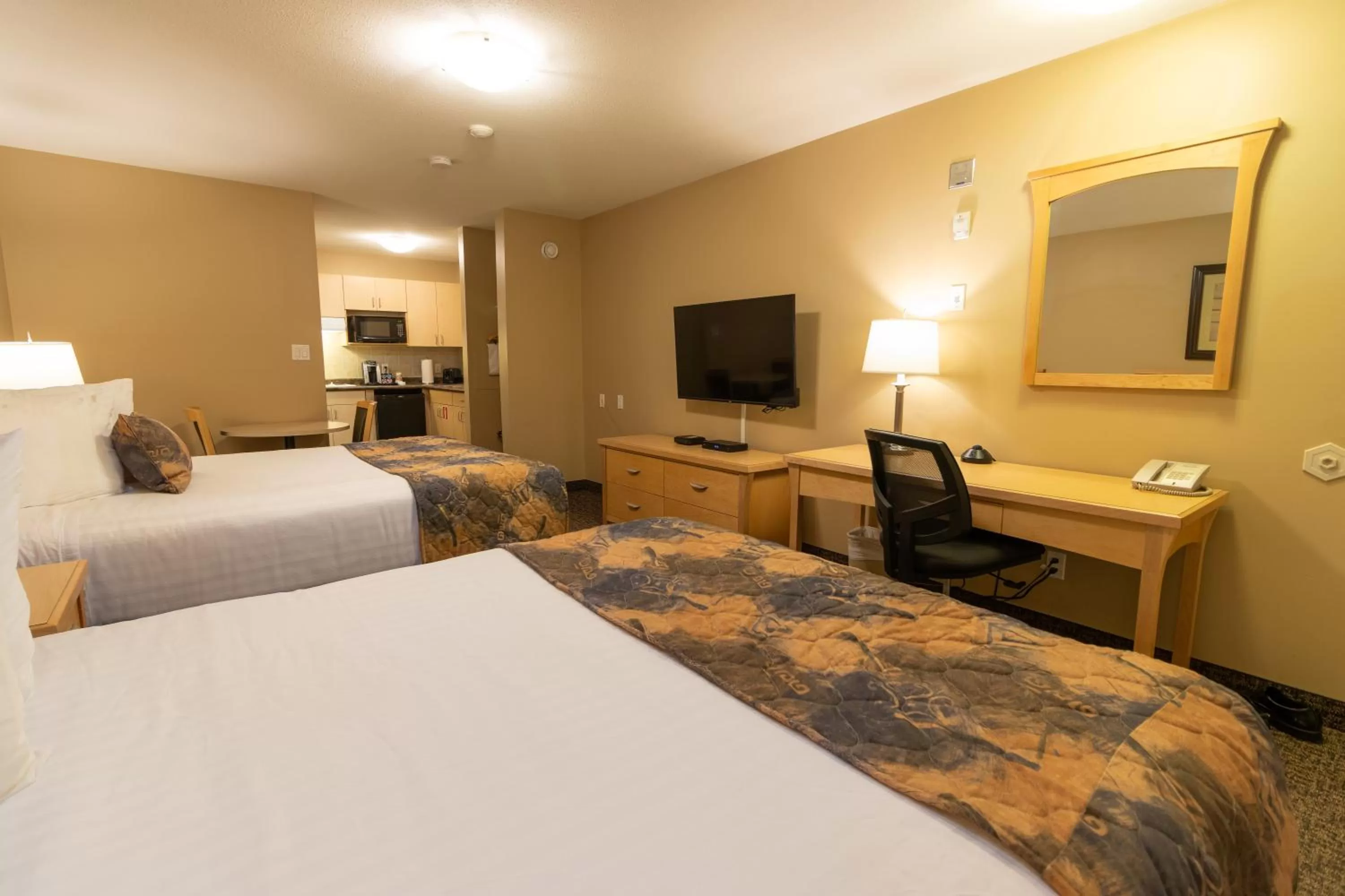 Bedroom, Bed in BCMInns - Fort McMurray - Rusty's