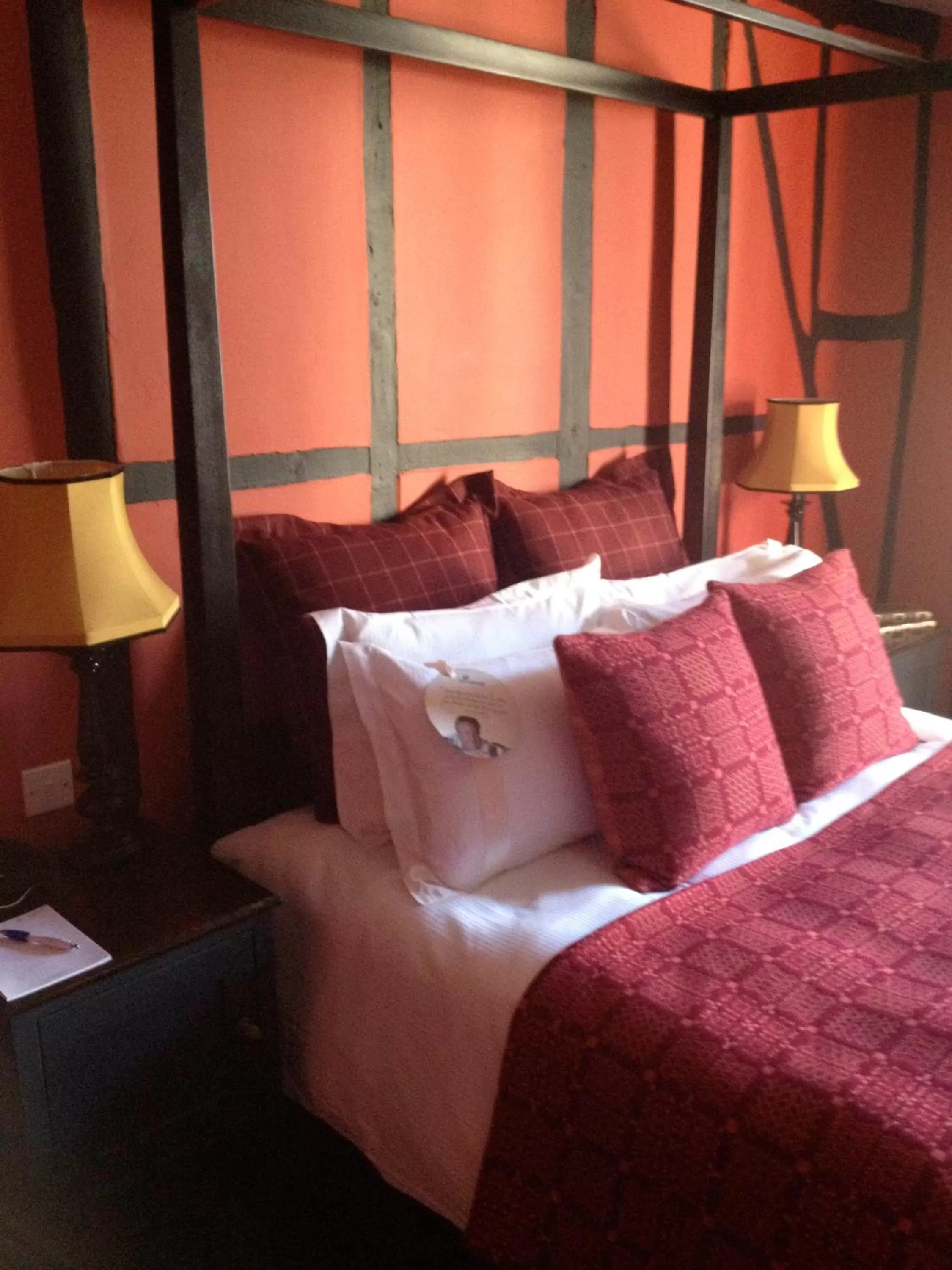 Decorative detail, Bed in The Crown And Thistle, Abingdon