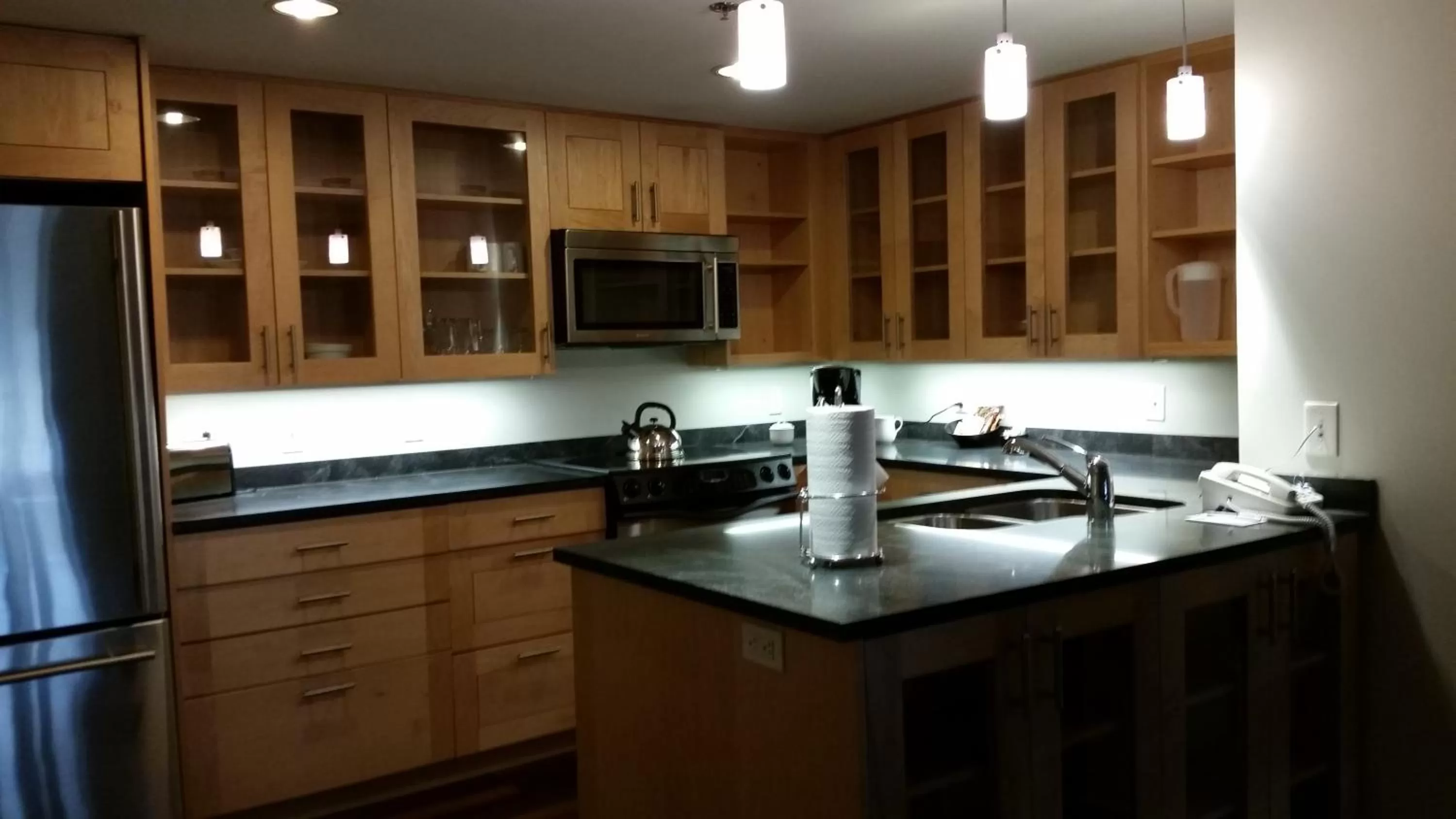 Kitchen or kitchenette in Grand Eastonian Hotel & Suites