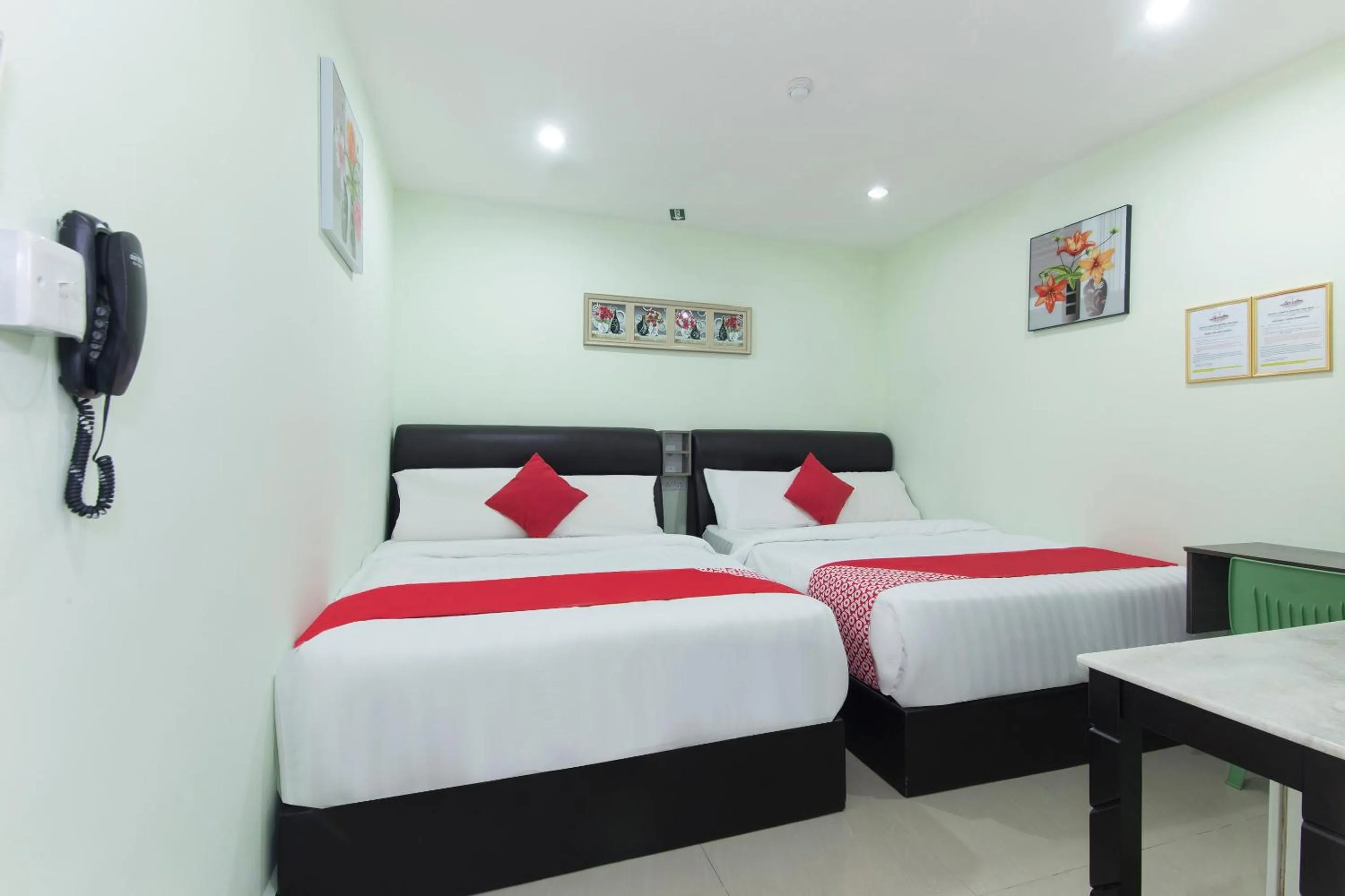 Bedroom, Bed in OYO 444 KL Empire Hotel