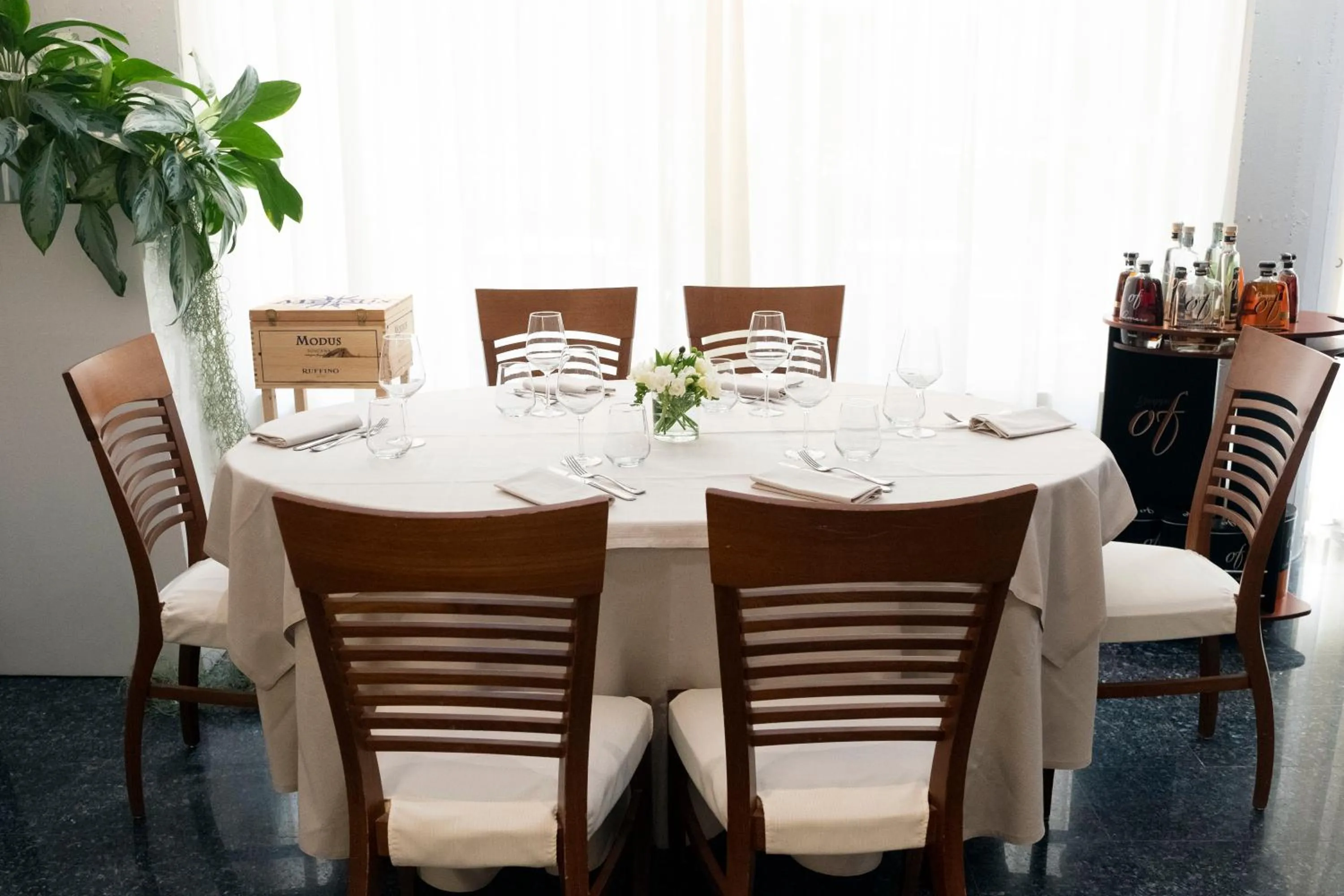 Restaurant/places to eat in Hotel Mirage