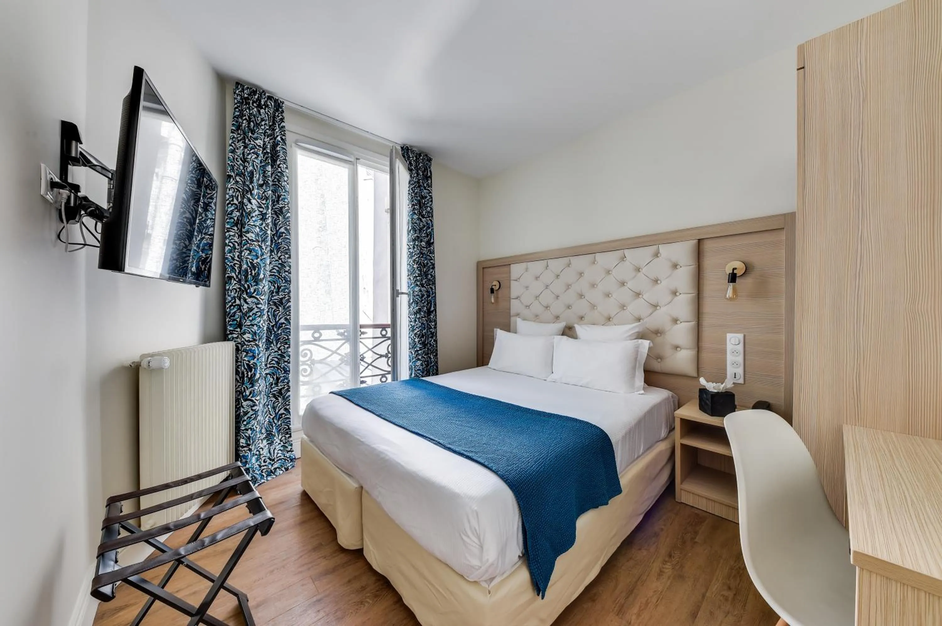 TV and multimedia, Bed in Hôtel Alexandrine Opera