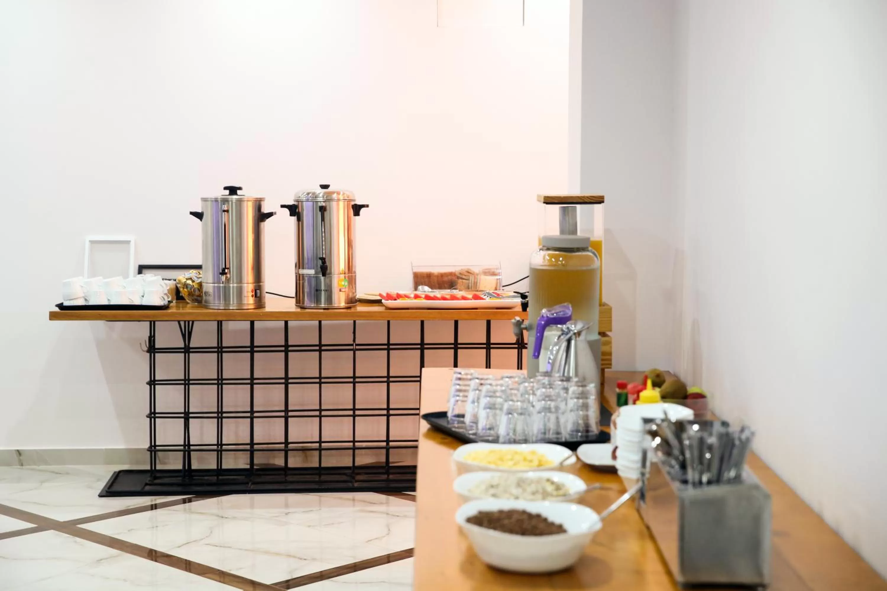 Restaurant/places to eat in Athens Starlight Hotel