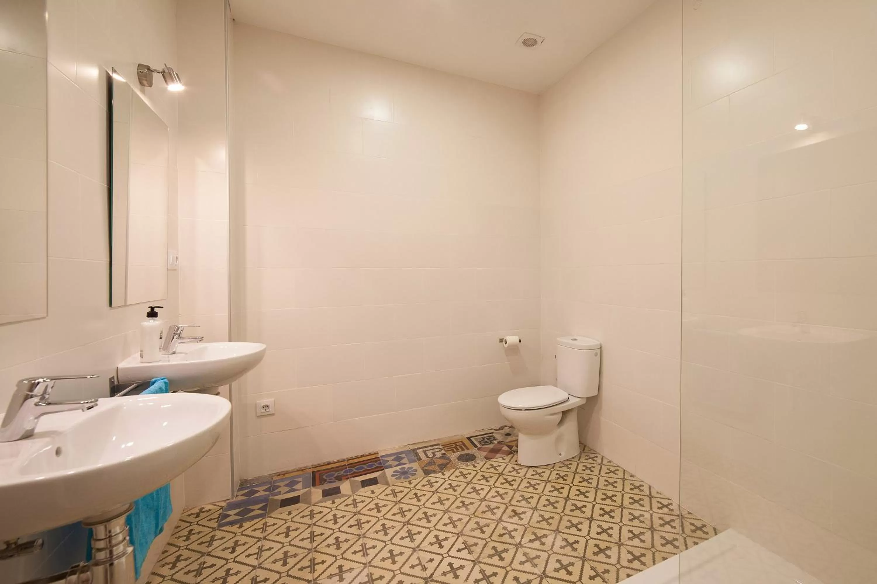 Property building in Bed in Girona