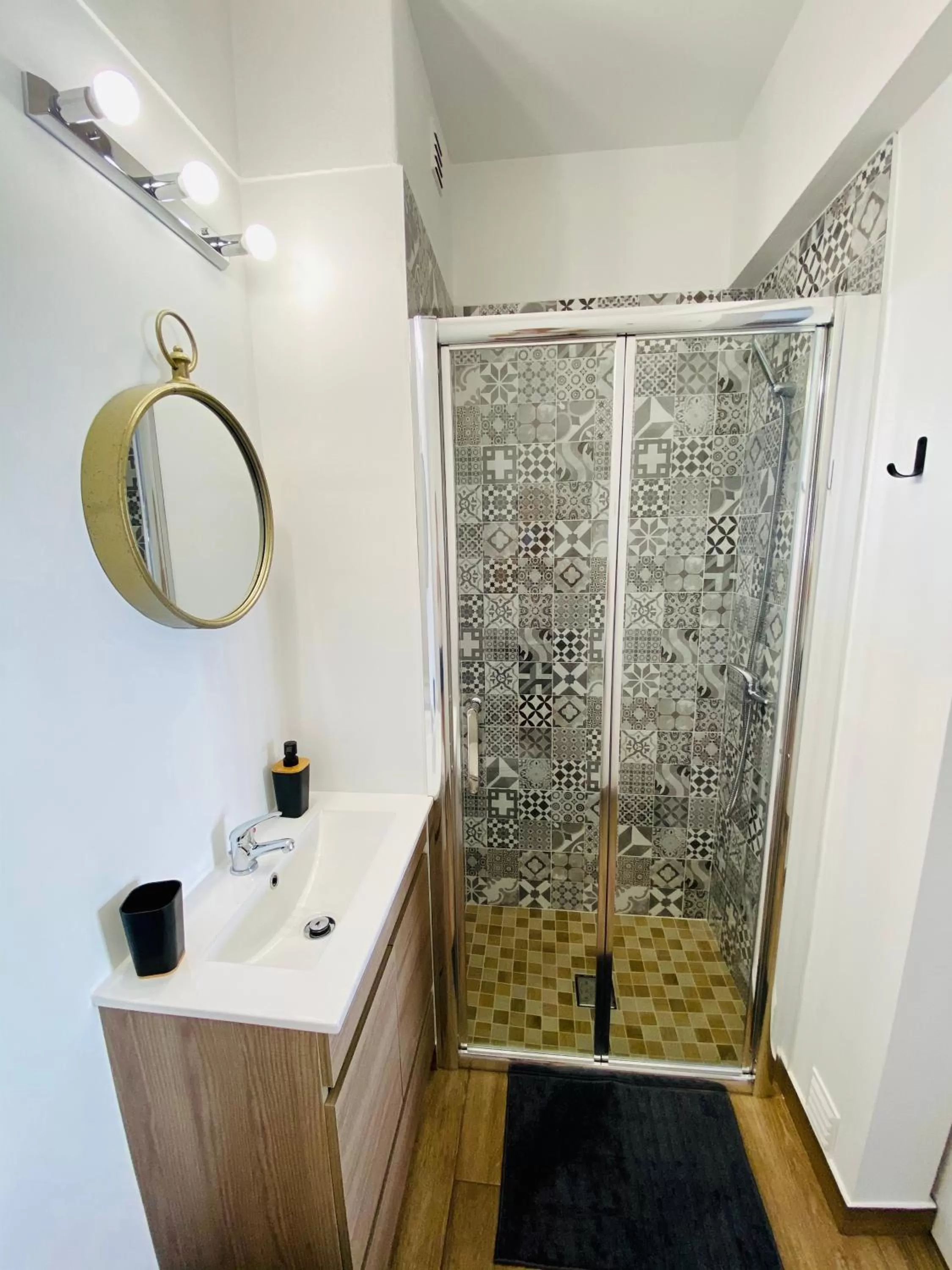 Bathroom in Stay on Top Old Town