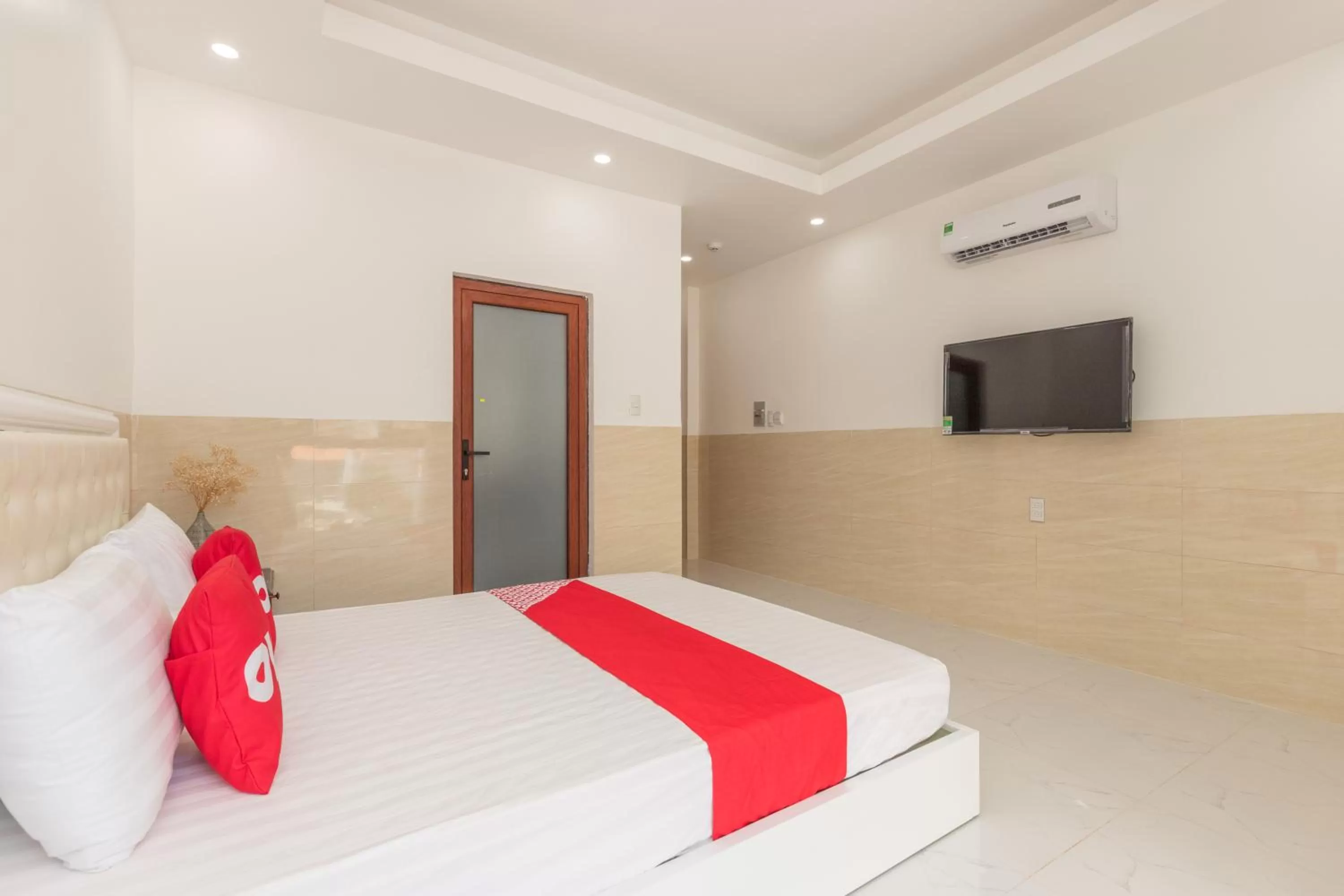 Photo of the whole room, Bed in Lien Thuy Hotel