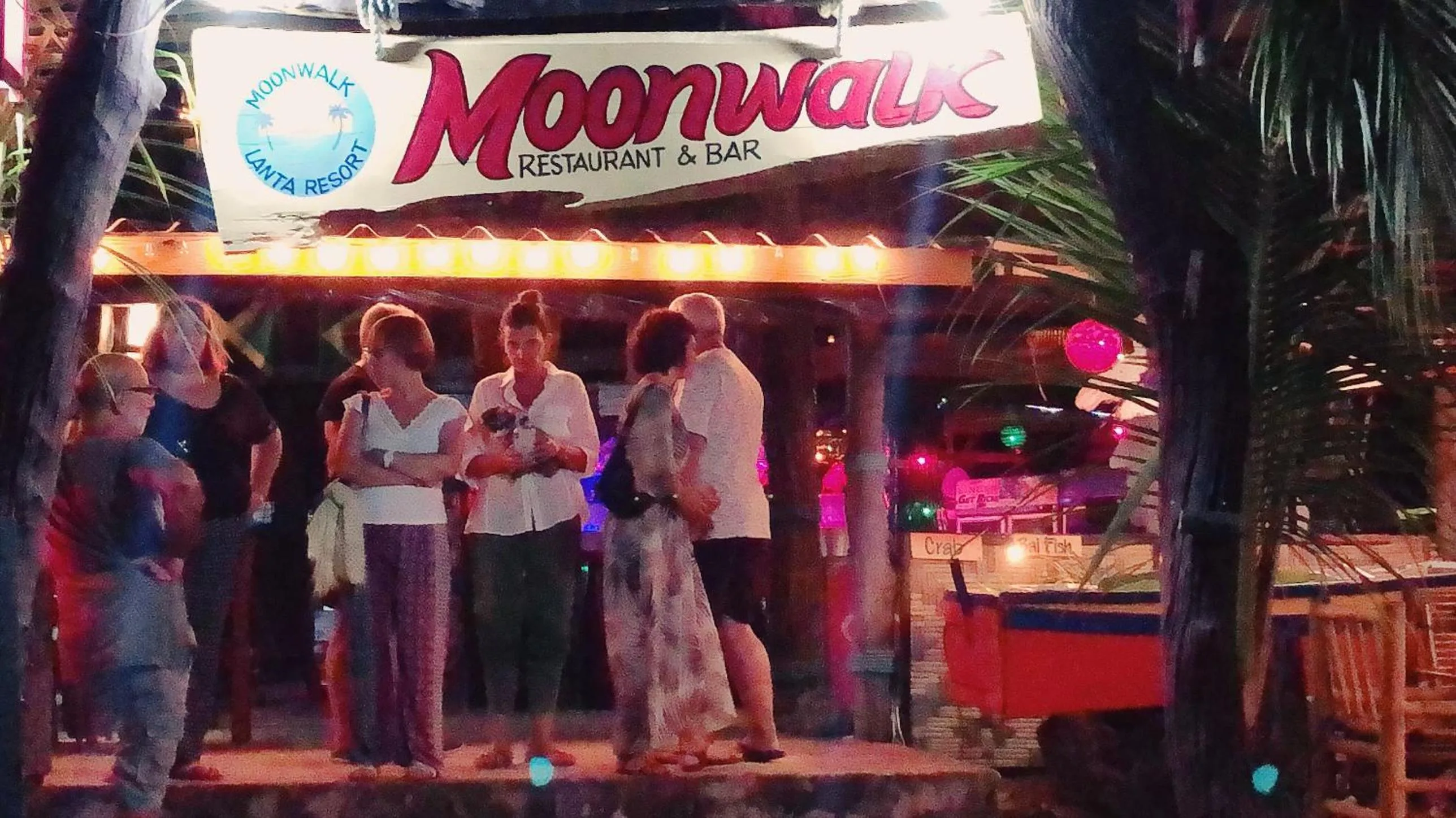 Restaurant/places to eat in Moonwalk Lanta Resort