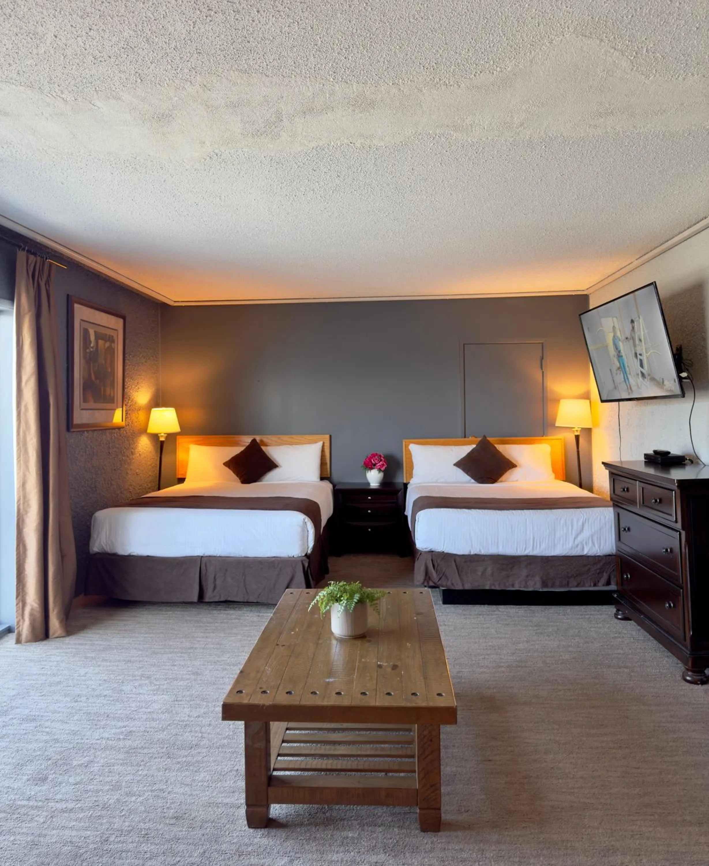 Bed in Divya Sutra Plaza and Conference Centre, Vernon, BC