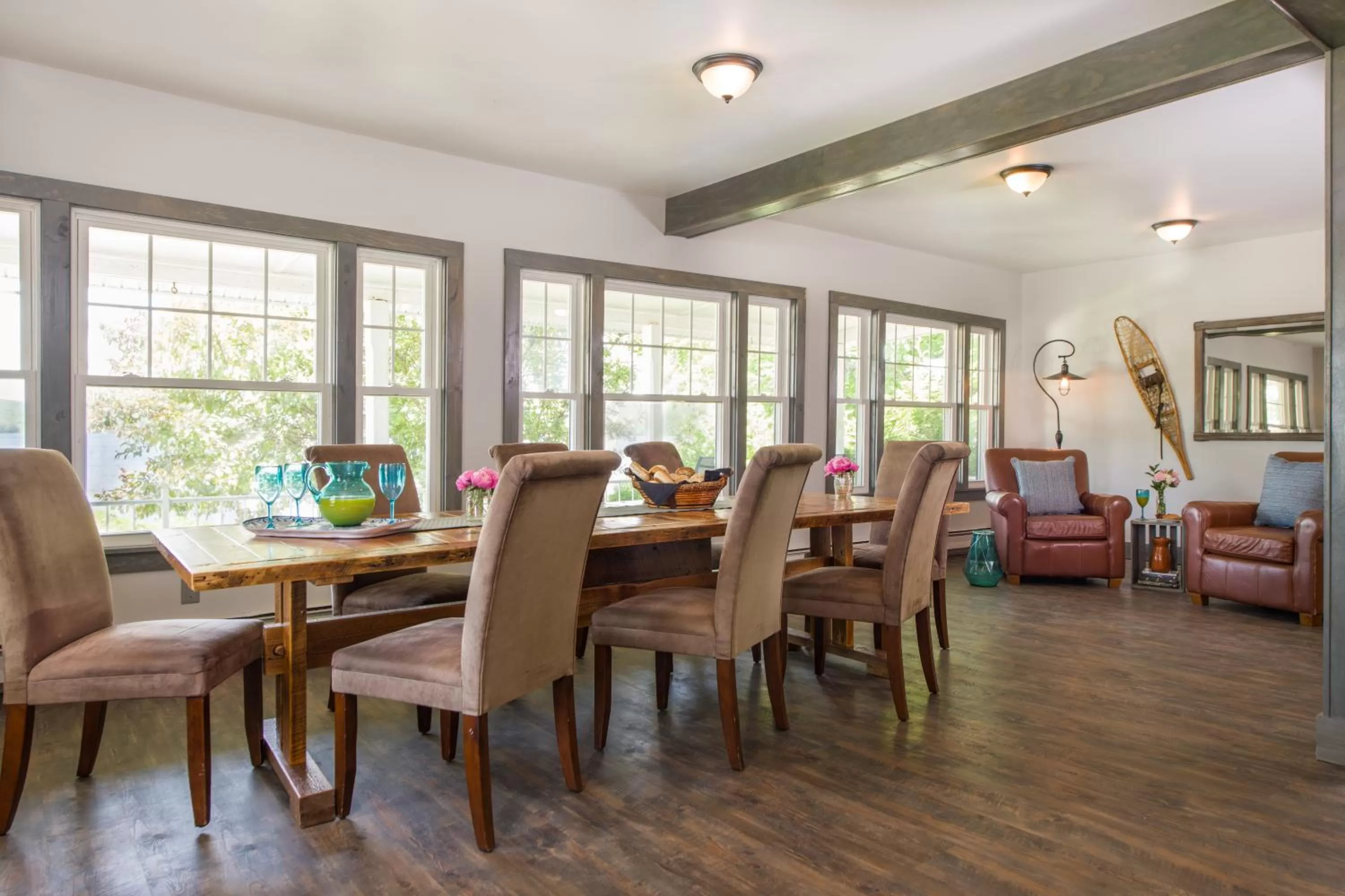 Dining area in Lake Bomoseen Lodge