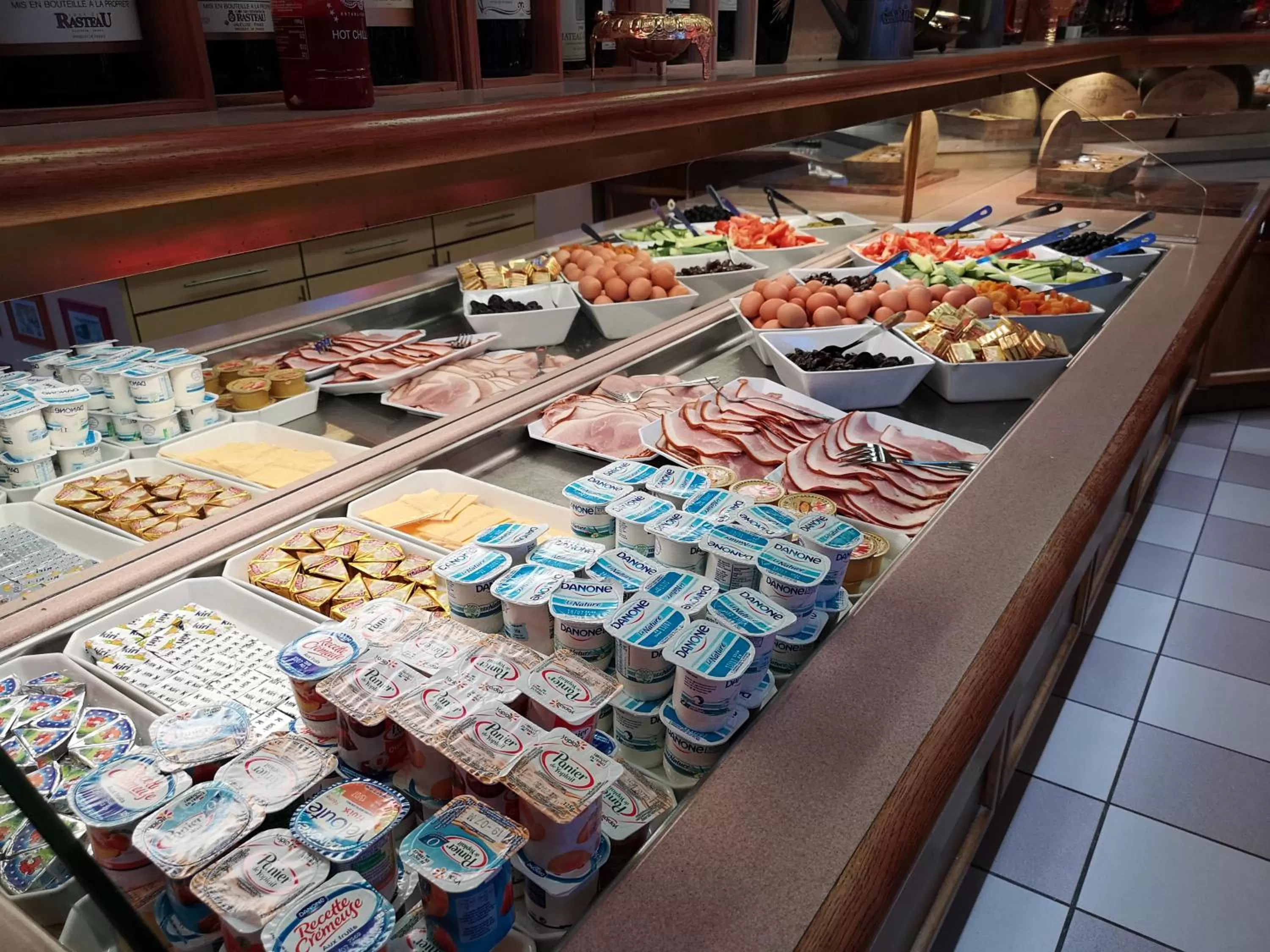 Buffet breakfast in Hôtel Siatel Besançon Chateaufarine