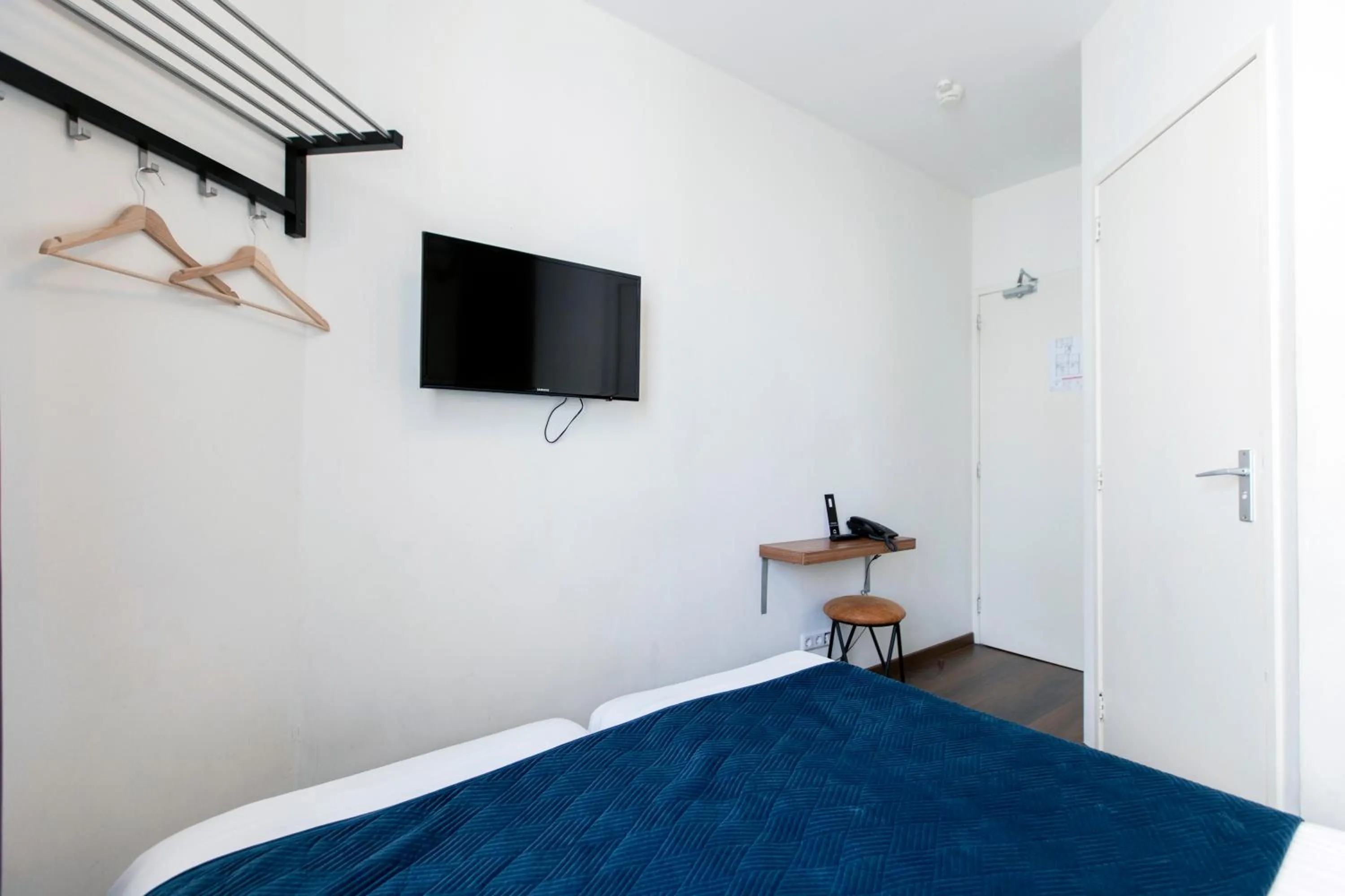 Bed in Quentin Golden Bear Hotel