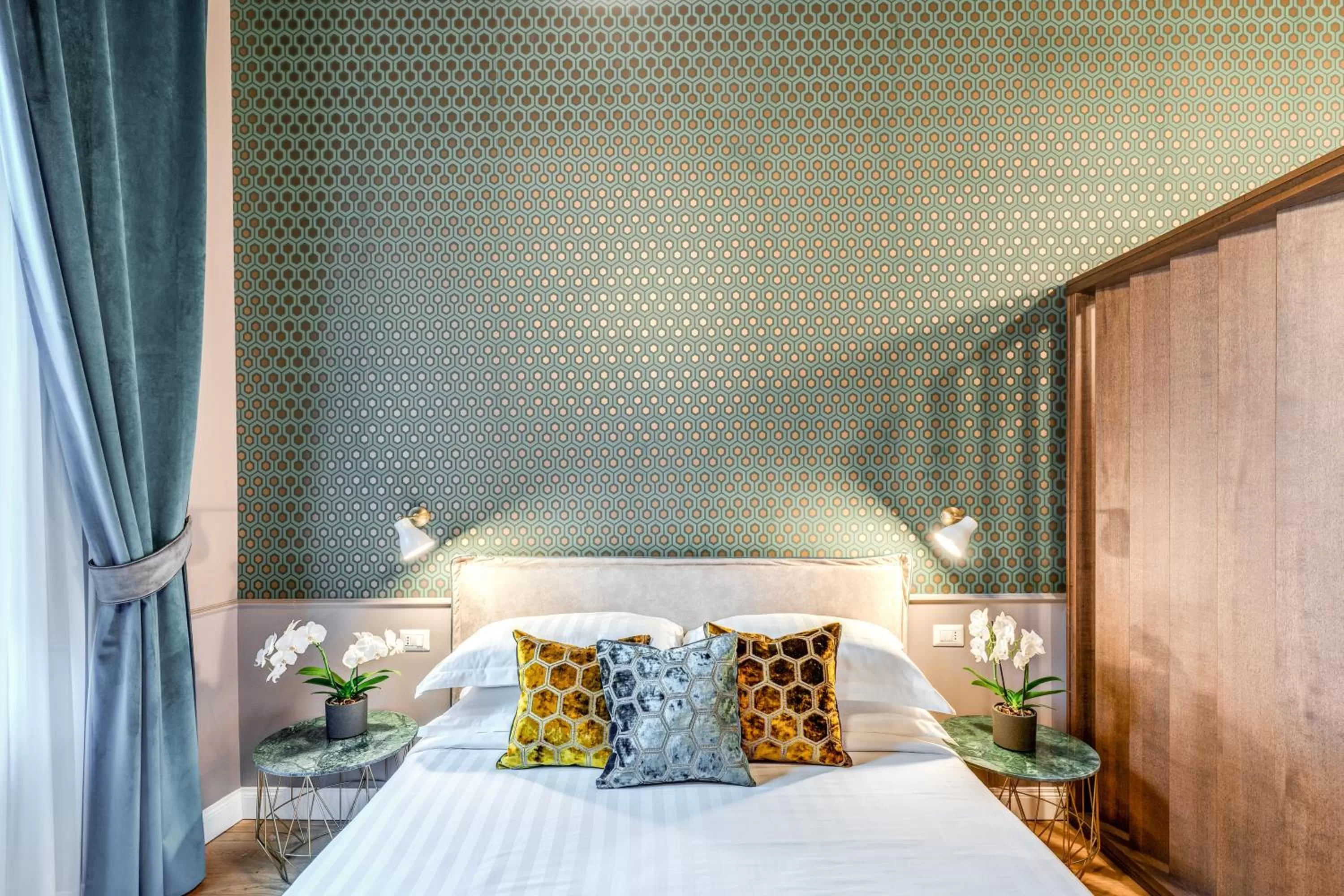 Bed in Tree Charme Parliament Boutique Hotel