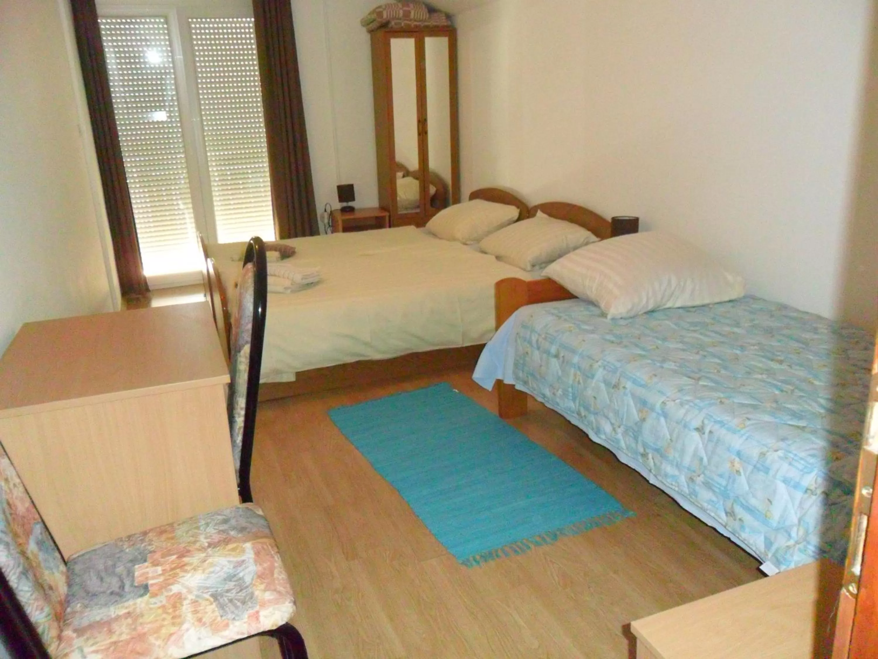 Photo of the whole room, Bed in Rooms MBM