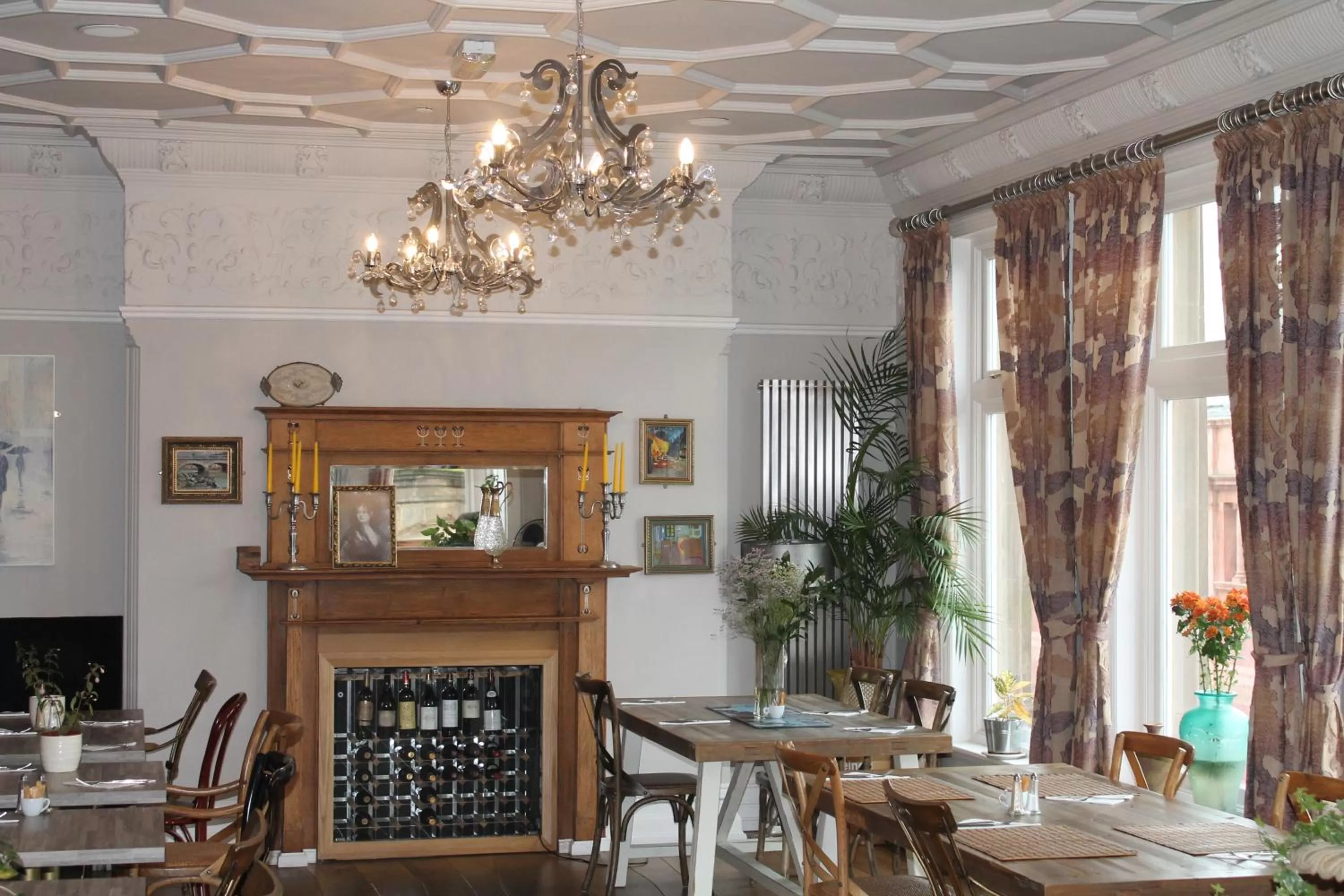 Restaurant/places to eat in Bentinck Hotel