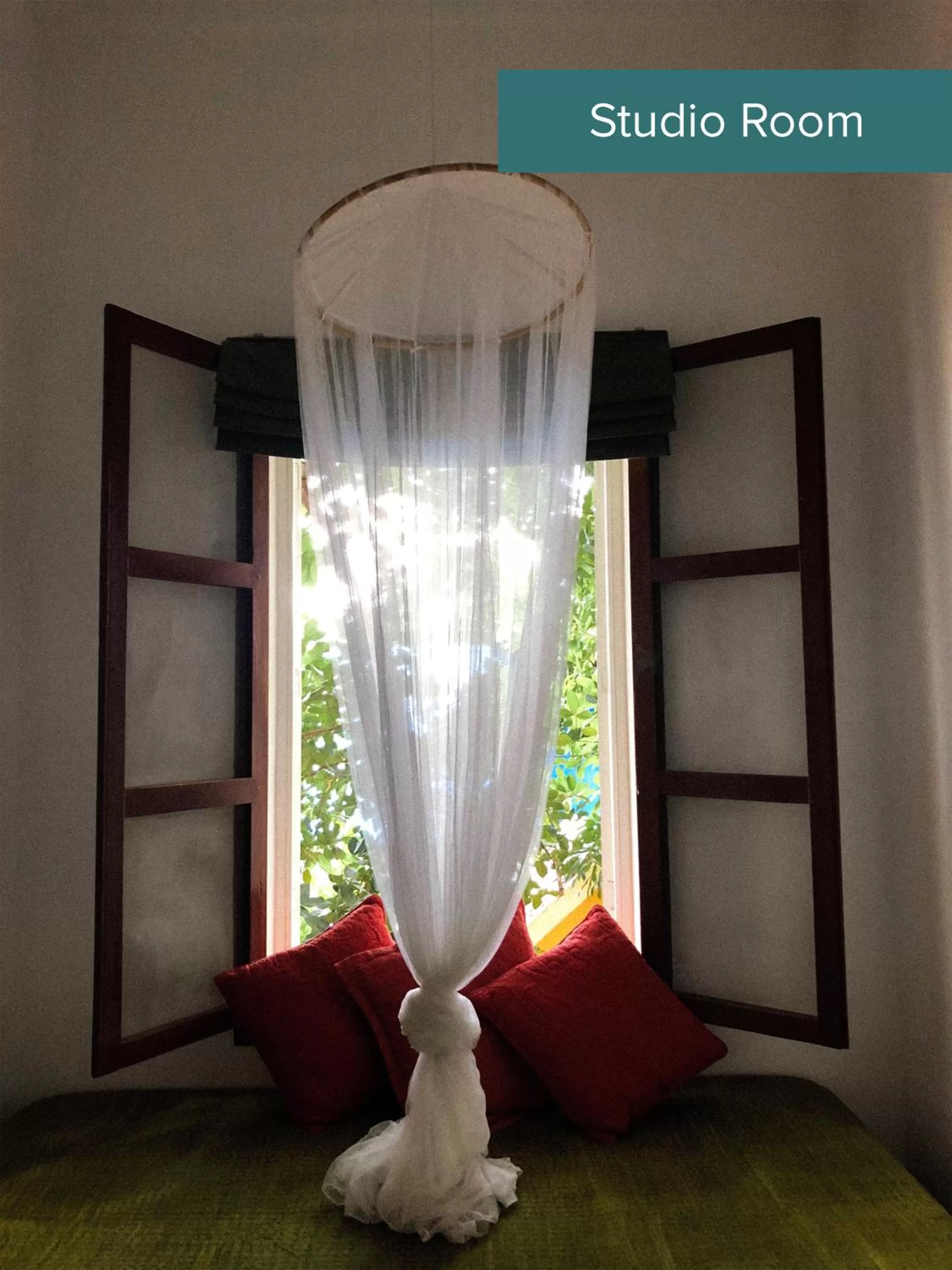 Day, Bed in The Pavilion