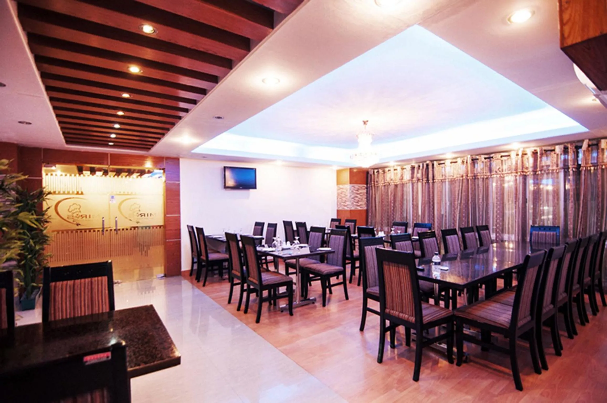 Restaurant/places to eat in Century Park Residence