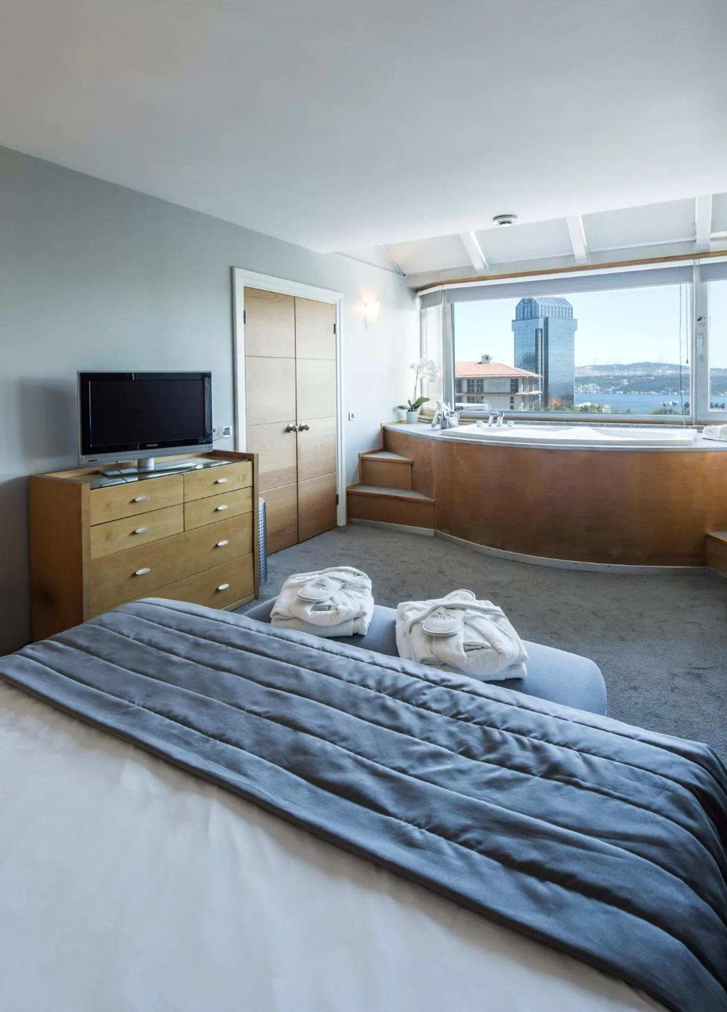 Bed in Taxim Suites Residences Istanbul