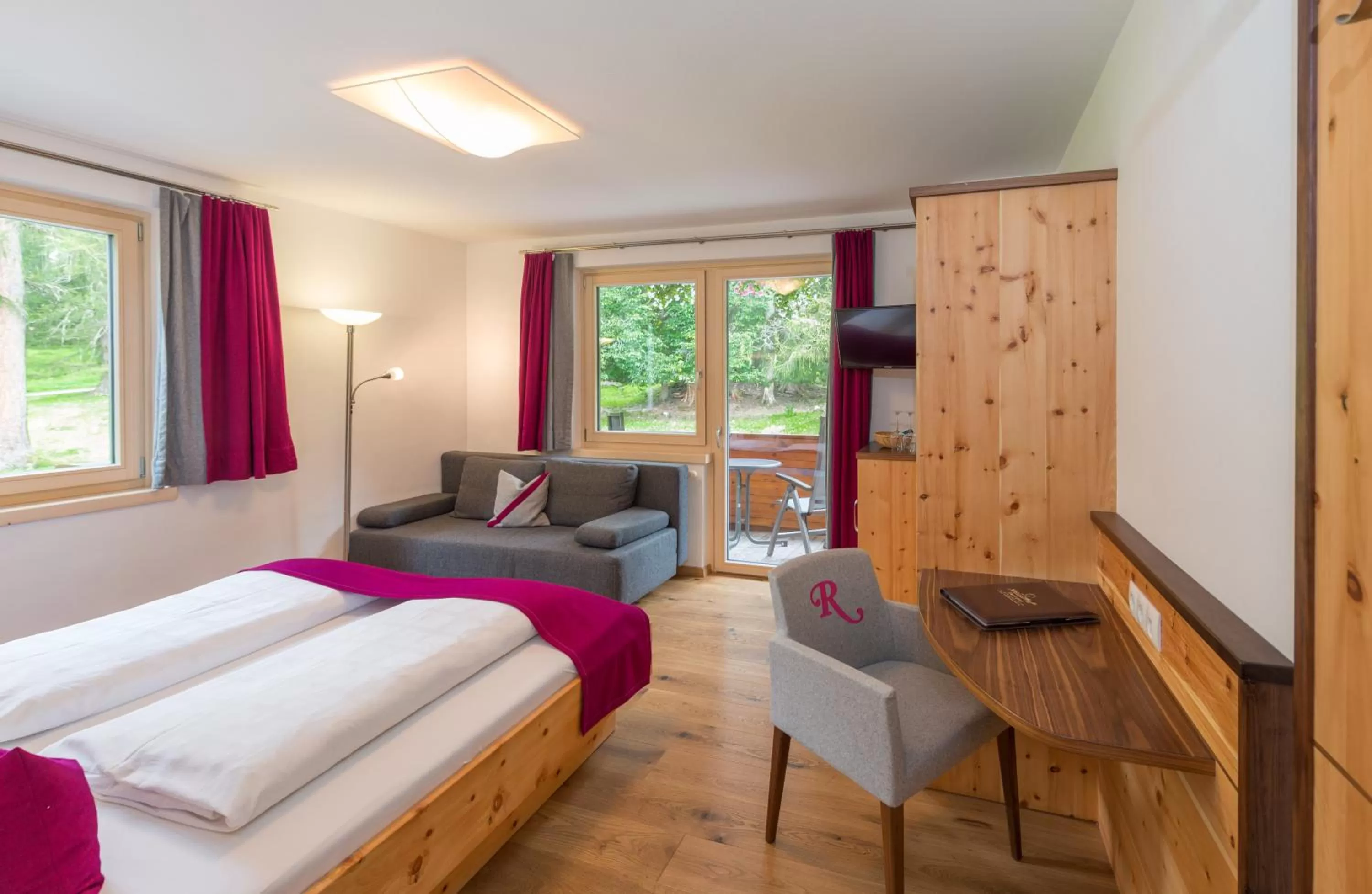 Photo of the whole room, Bed in Hotel Rösslhof