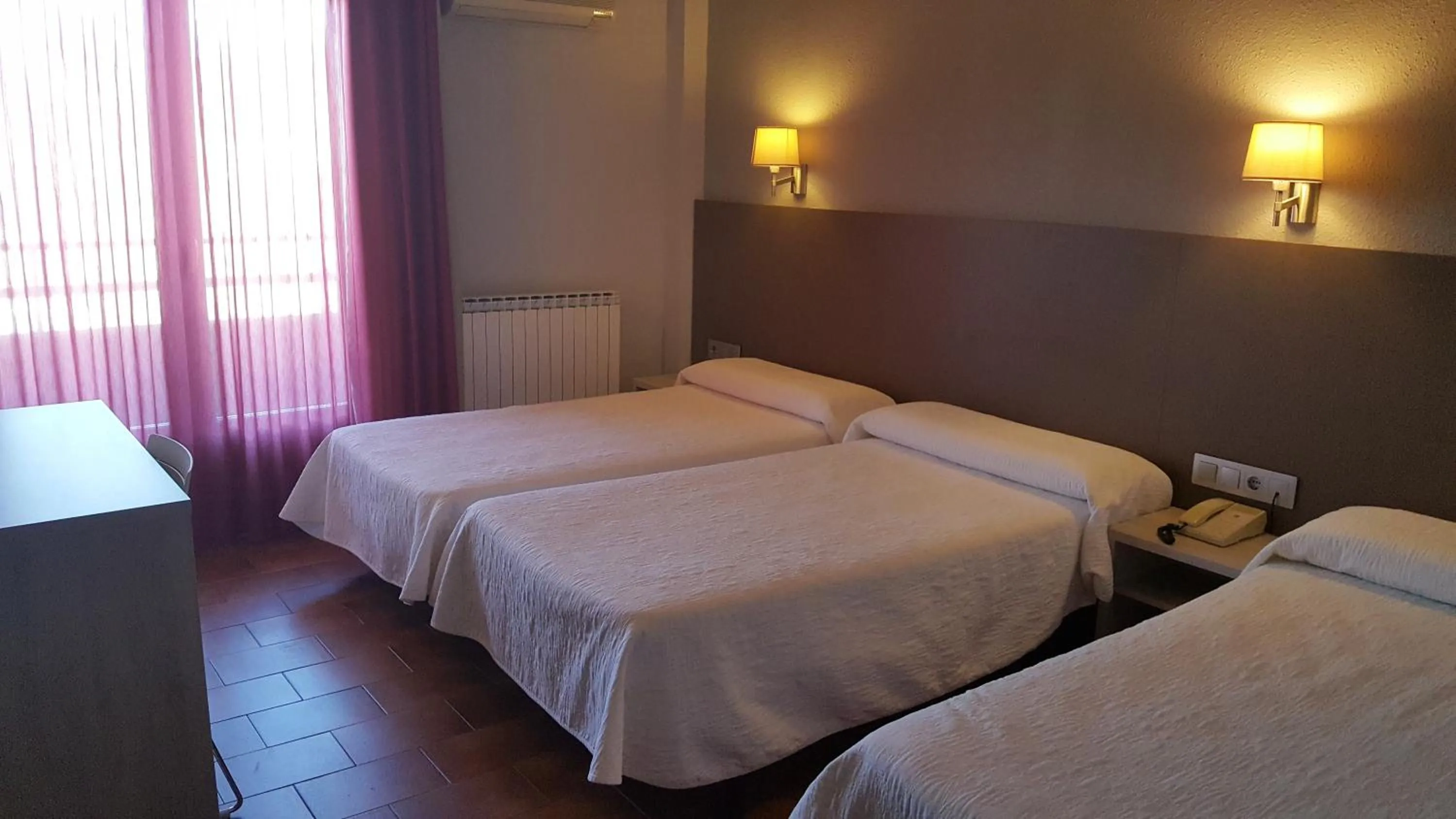 Photo of the whole room, Bed in Hotel Meson de L’Ainsa
