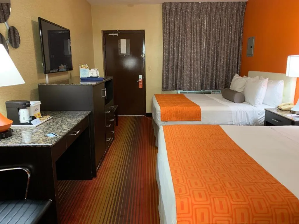 Bed in Howard Johnson by Wyndham North Bergen