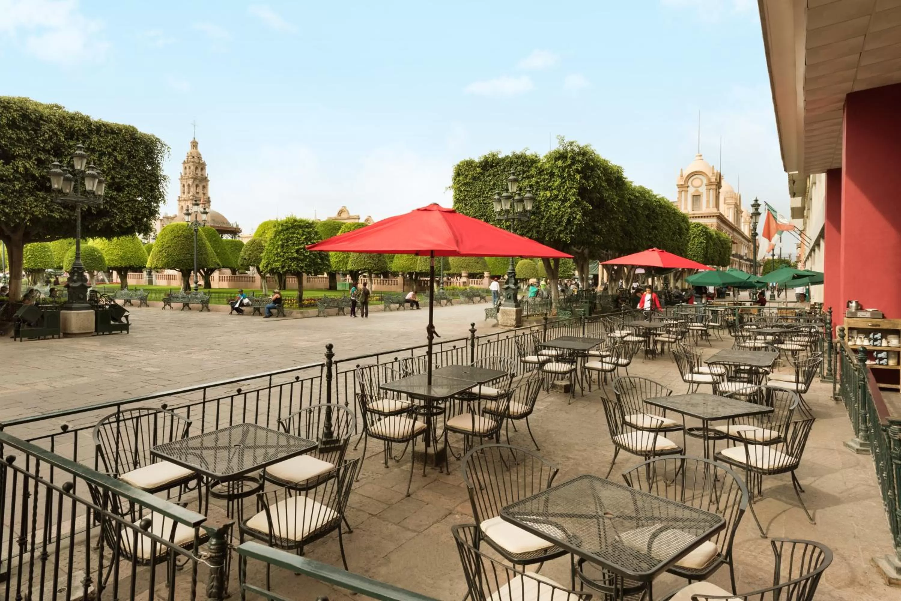 Restaurant/places to eat in Ramada Plaza by Wyndham Leon