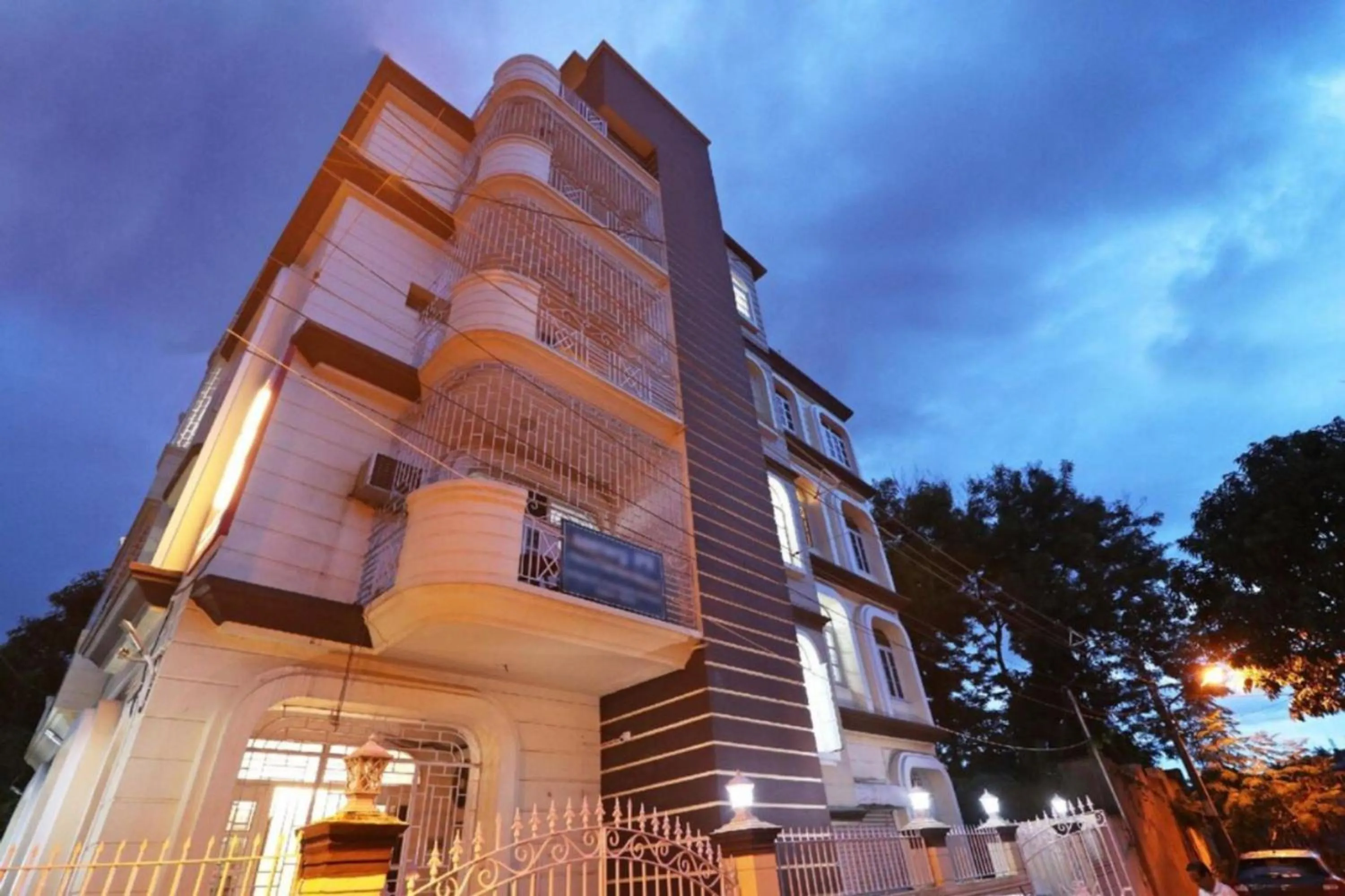 Property Building in Goroomgo Hotel Manurama Ruby Kolkata