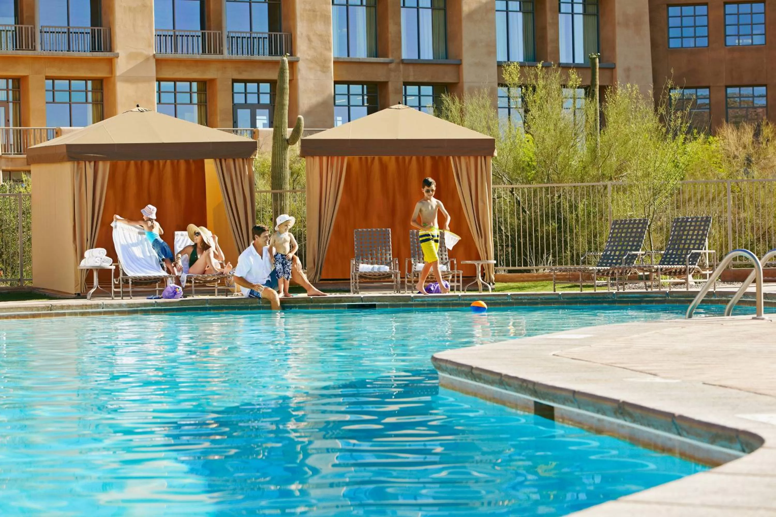 Swimming pool in JW Marriott Tucson Starr Pass Resort