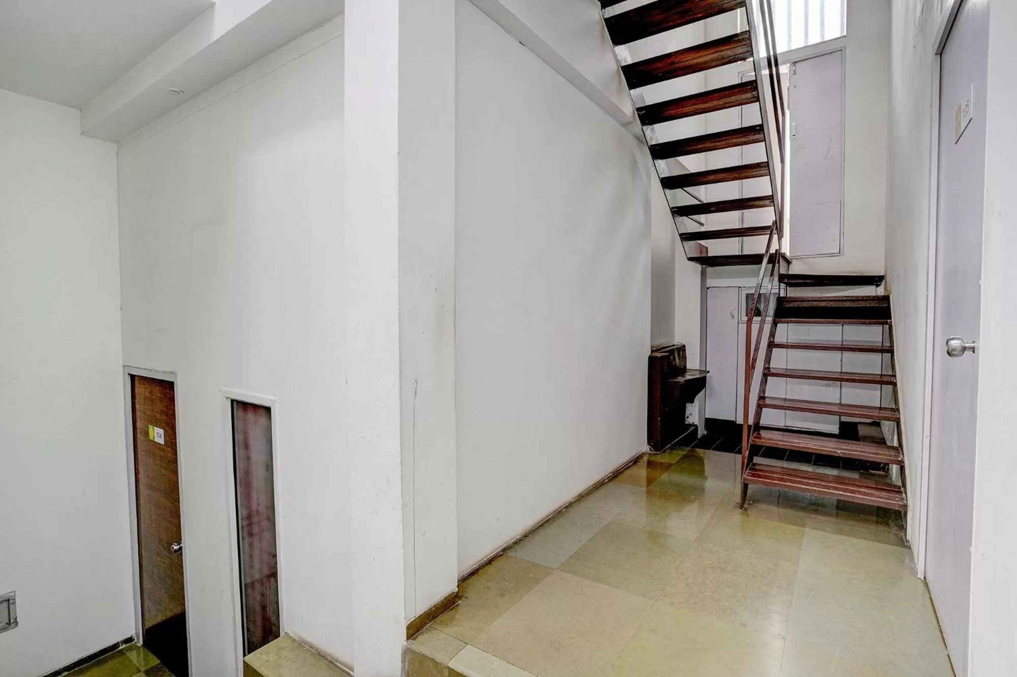 Lobby or reception in FabHotel Vardhan House