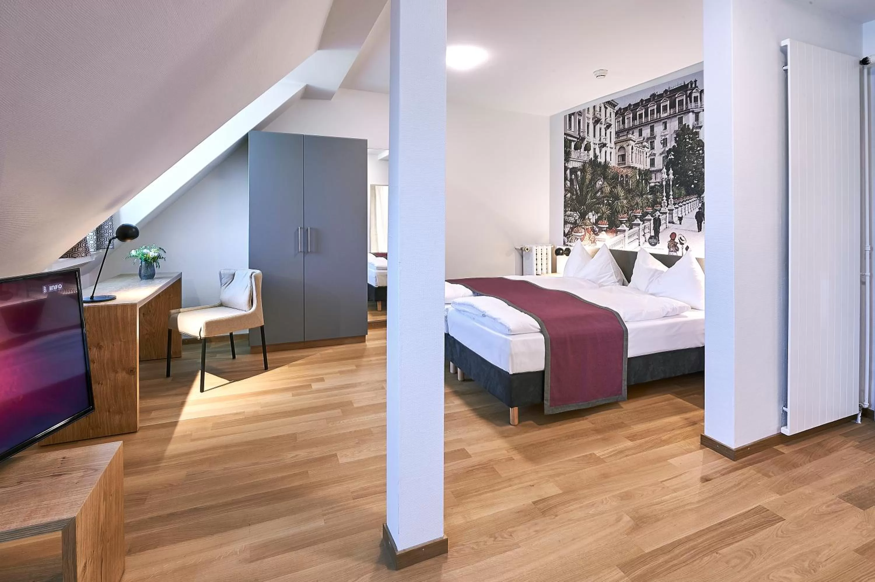 Photo of the whole room, Bed in Hotel Central Luzern