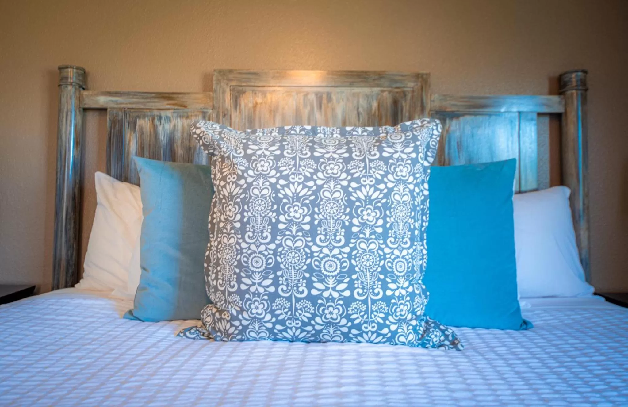 Bed in Mountain View Lodge