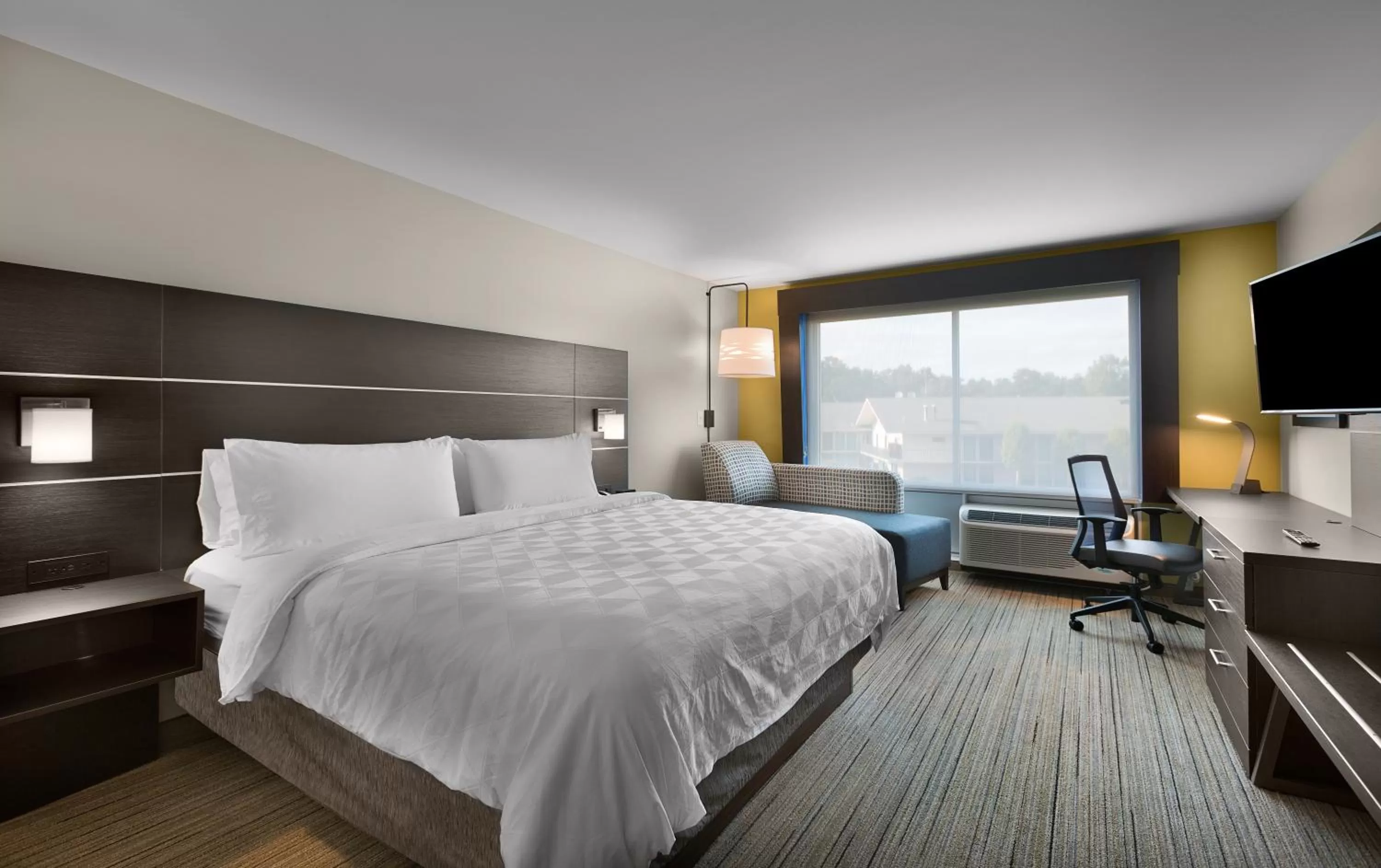 Bed in Holiday Inn Express - Lake Park by IHG