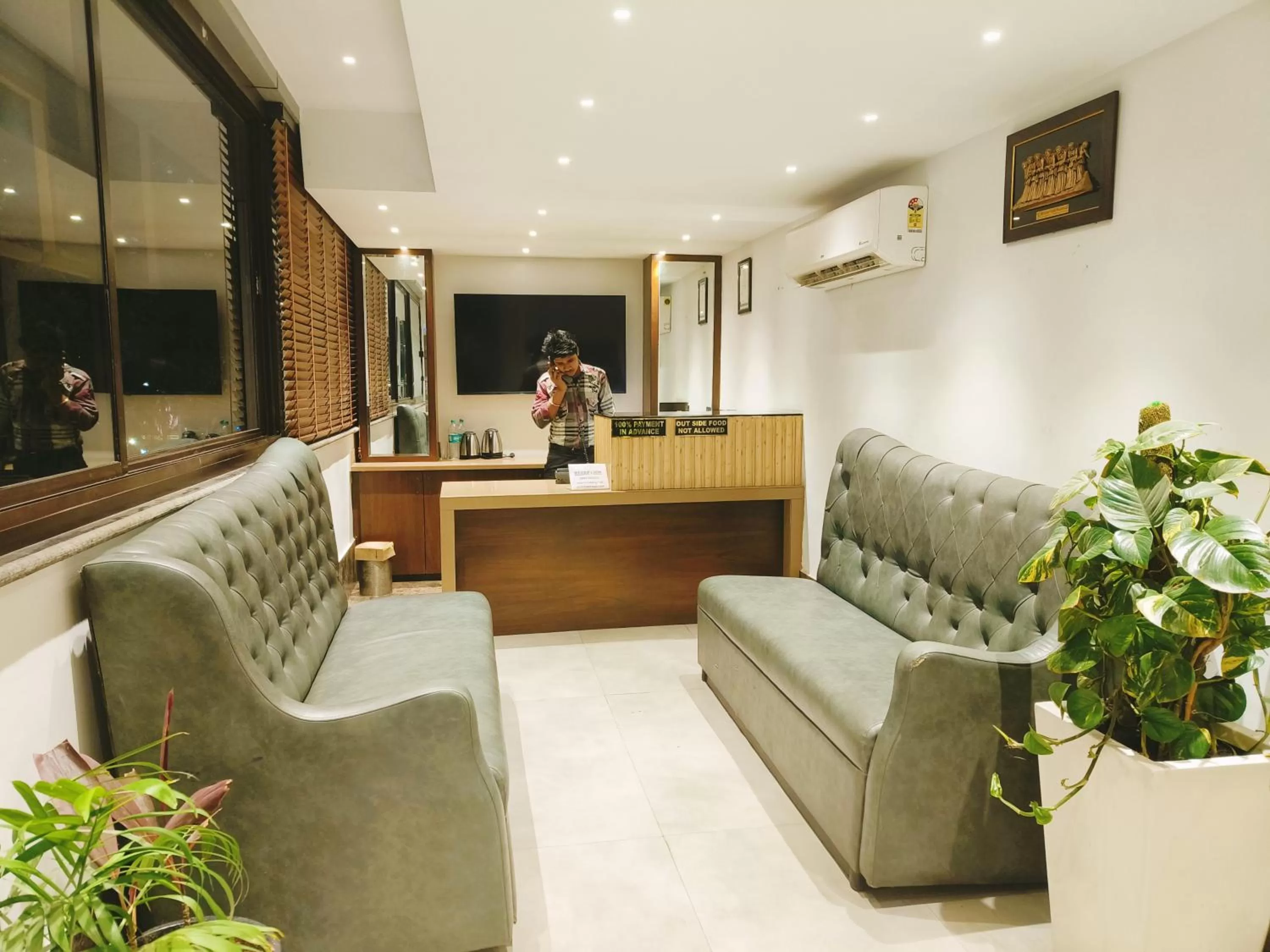 Lobby or reception, Lobby/Reception in Aura Rooms