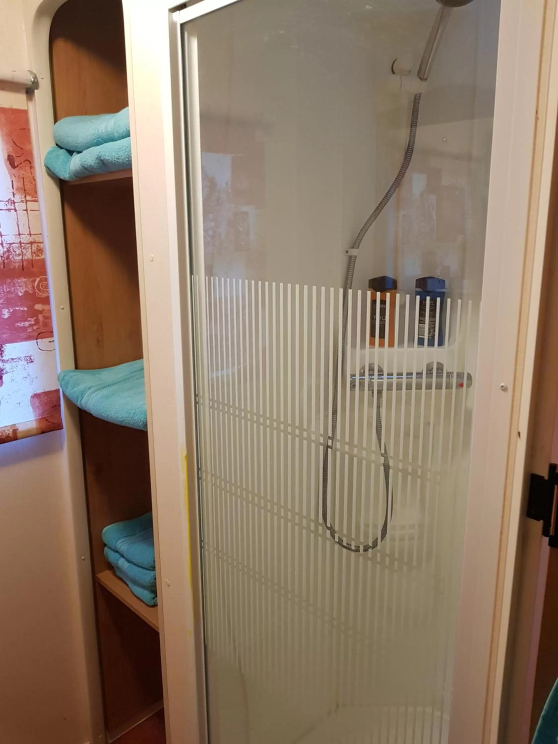 the jackdaw pub SELF CATERING STATIC CARAVAN free breakfast supplied