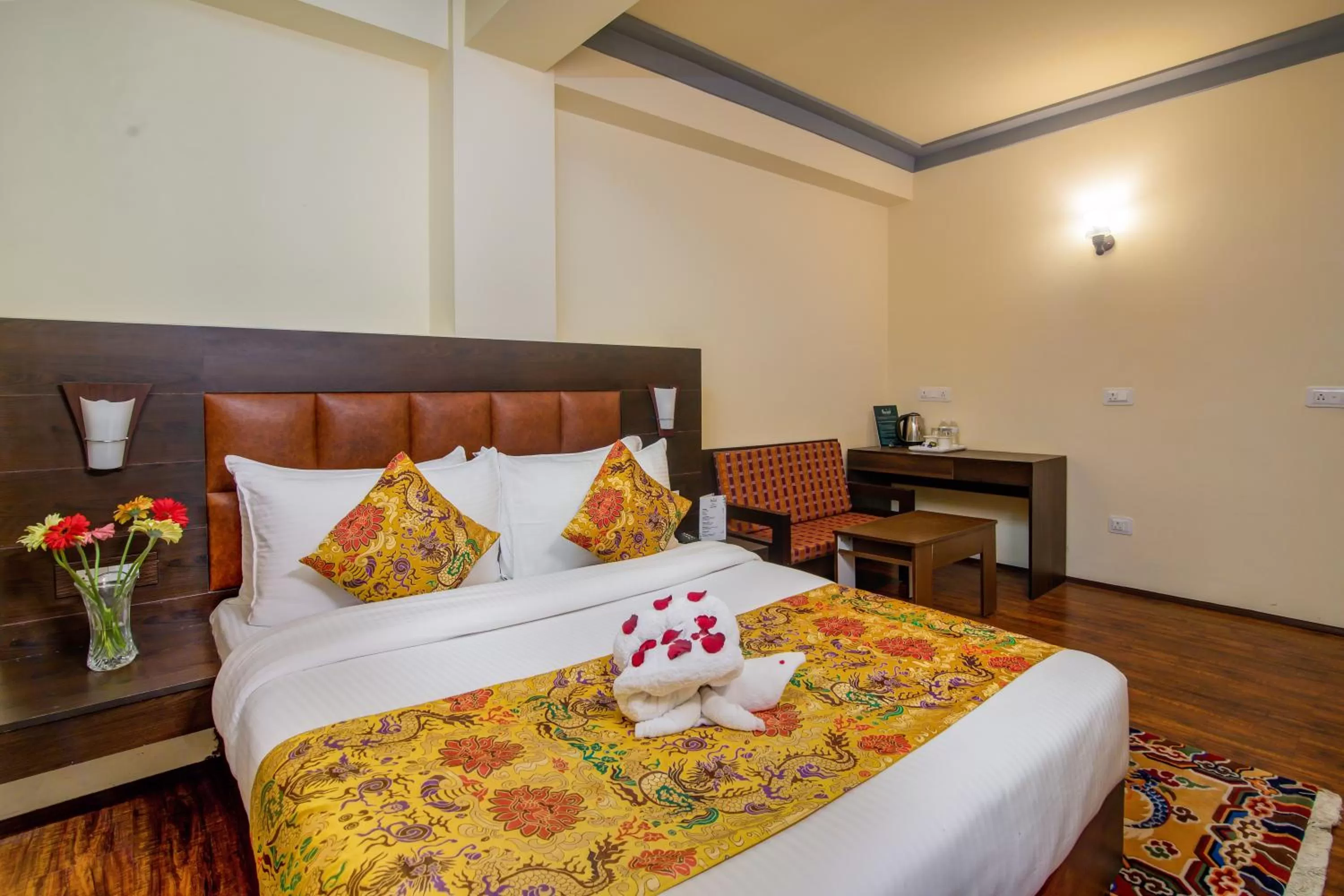 Bedroom, Bed in Muscatel Grand Silkroute - 300 Mts from MG Marg